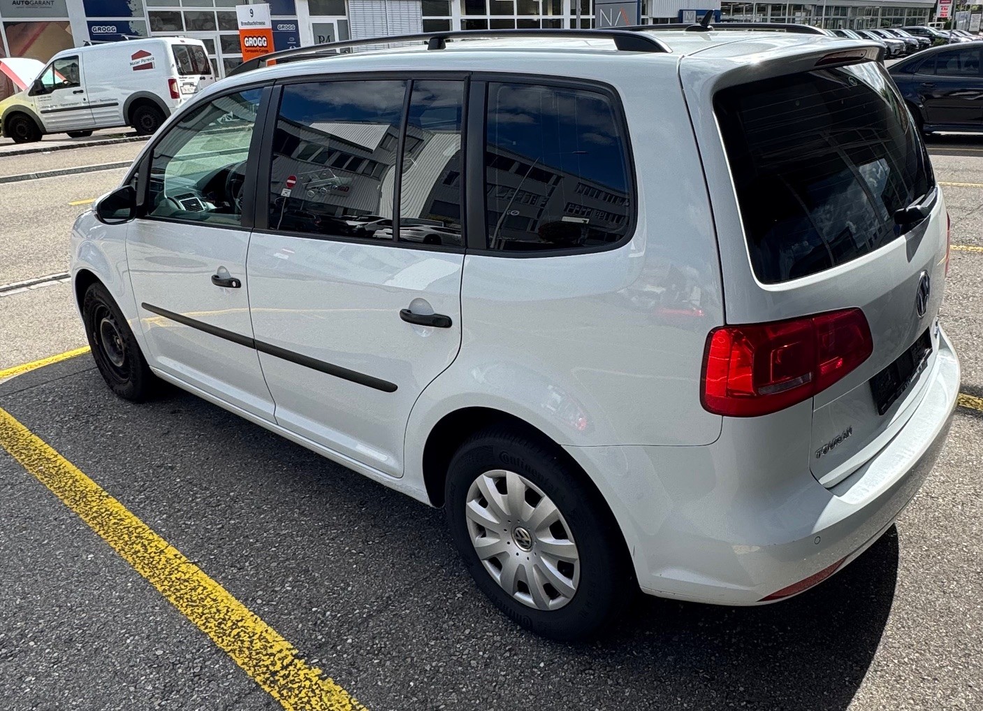 VW Touran 1.6 TDI BlueMotion Technology Trendline DSG-image-5