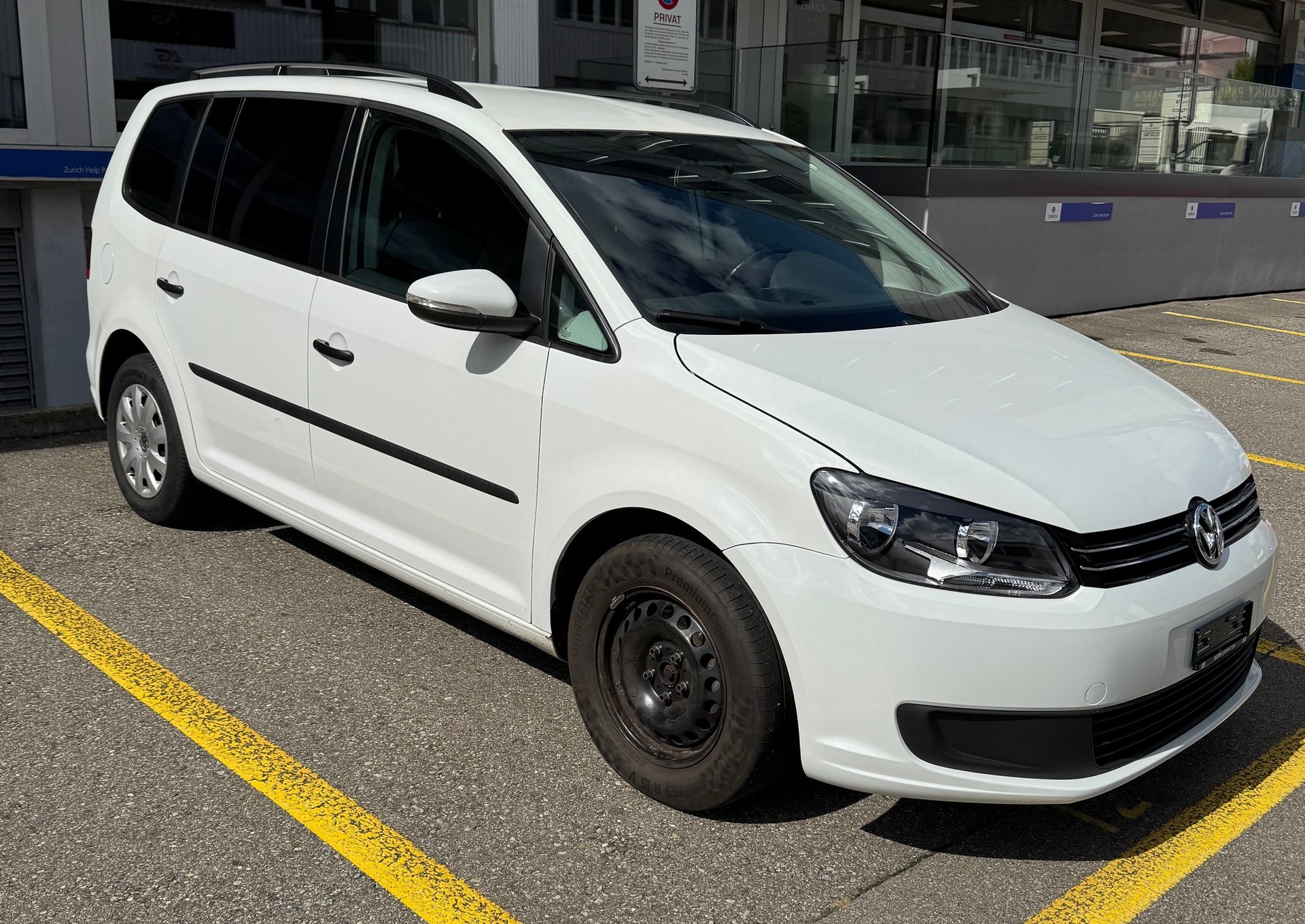 VW Touran 1.6 TDI BlueMotion Technology Trendline DSG-image-2