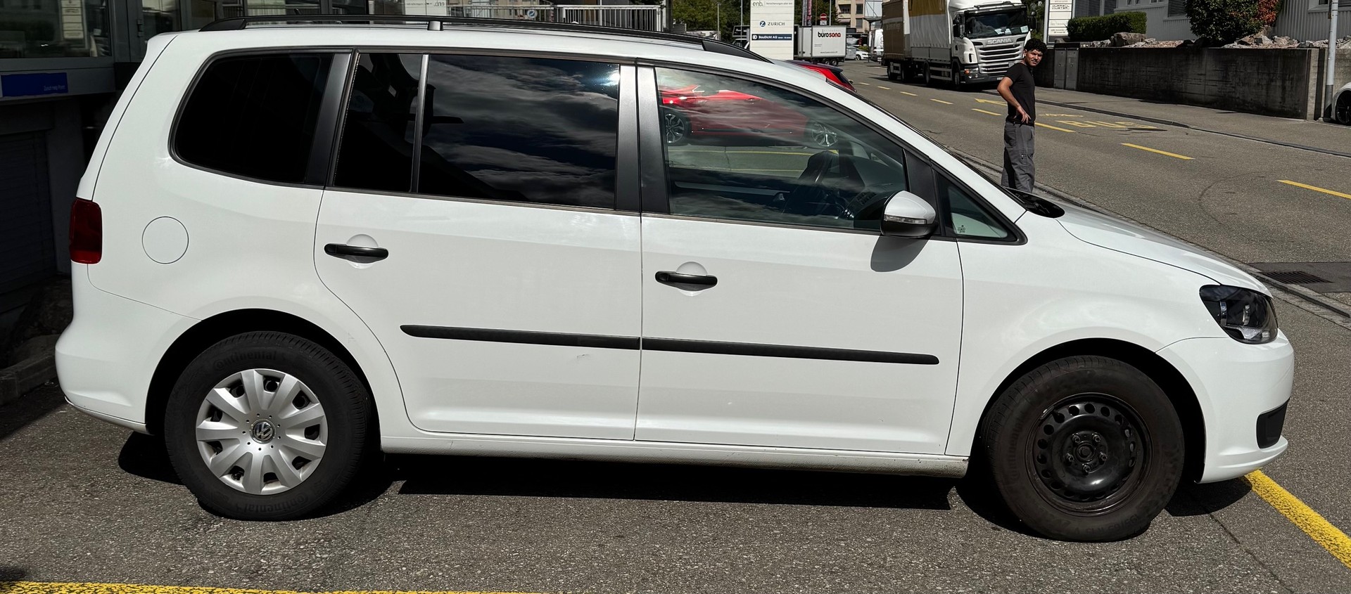 VW Touran 1.6 TDI BlueMotion Technology Trendline DSG-image-3