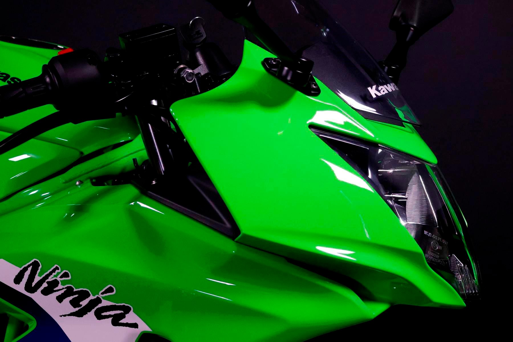 KAWASAKI Ninja 125 SE-showroom-element-3