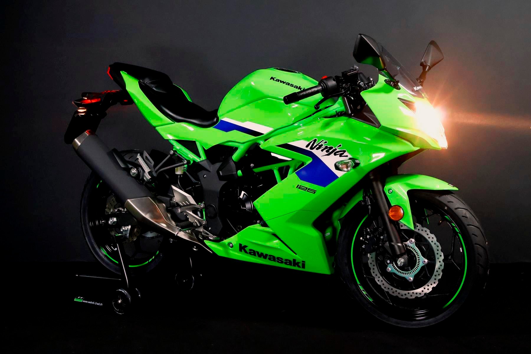 KAWASAKI Ninja 125 SE-showroom-element-2