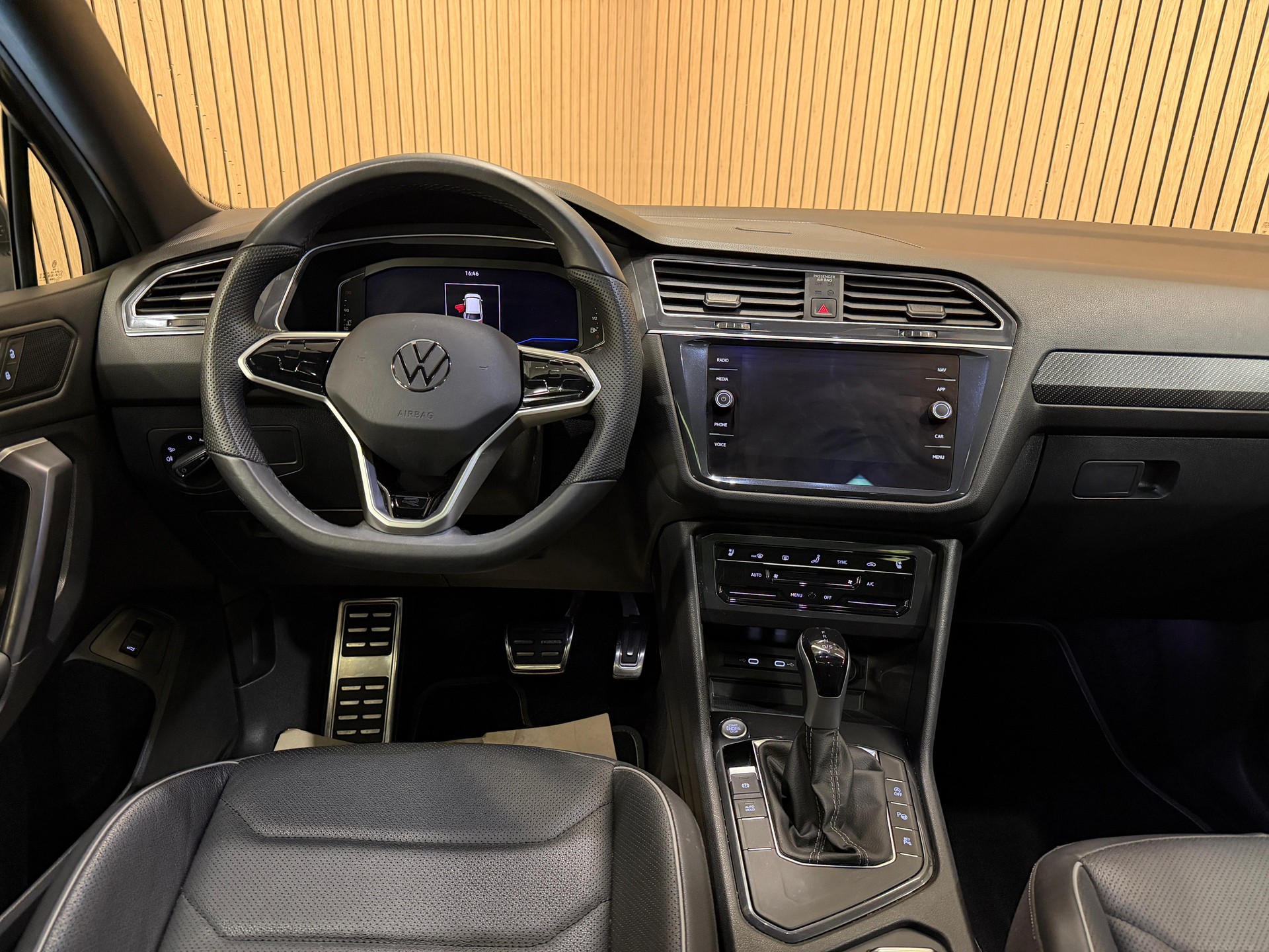 VW Tiguan Allspace 2.0 TDI SCR R-Line 4Motion DSG *7 Plätzer*-image-6