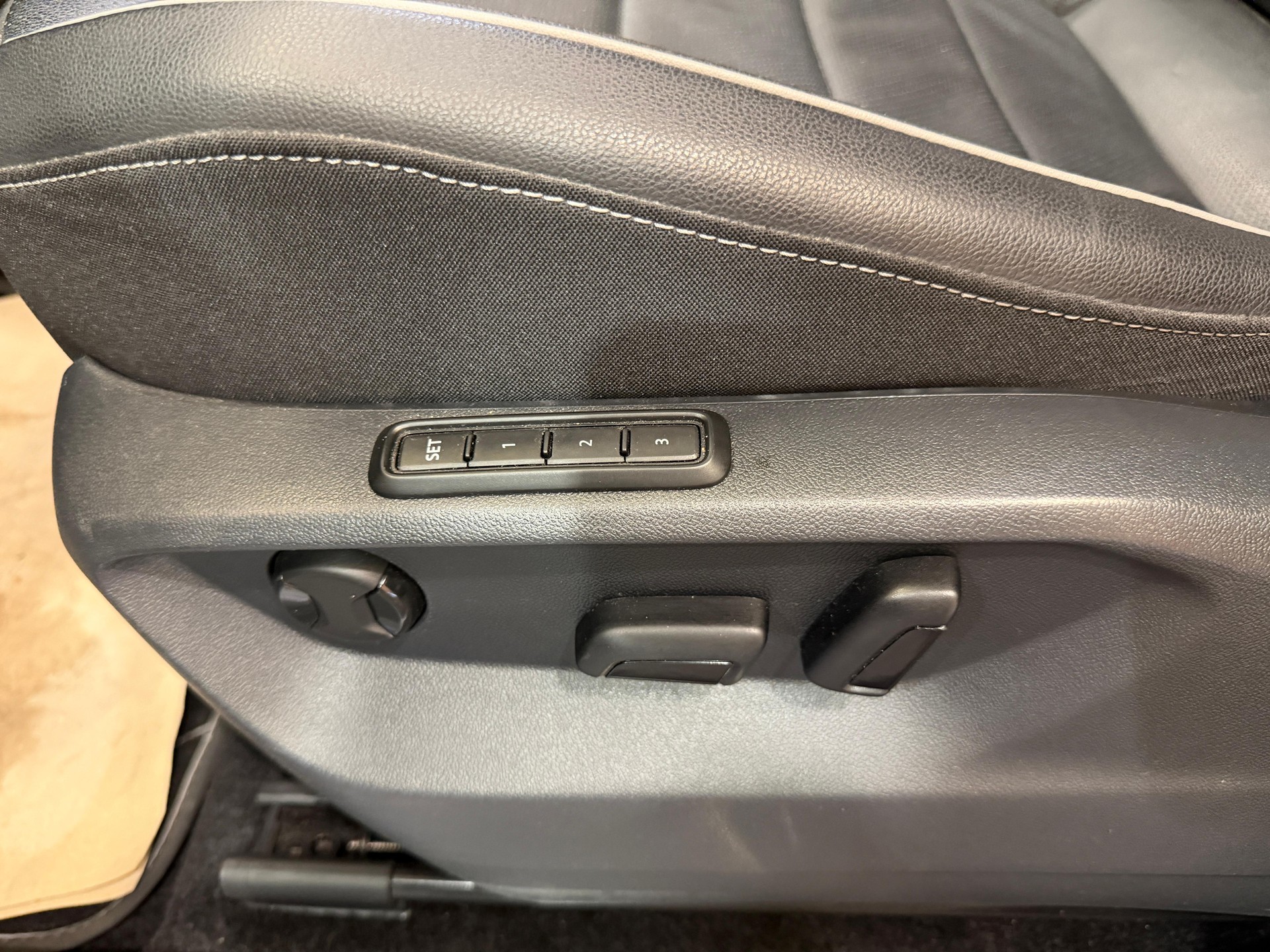 VW Tiguan Allspace 2.0 TDI SCR R-Line 4Motion DSG *7 Plätzer*-image-20