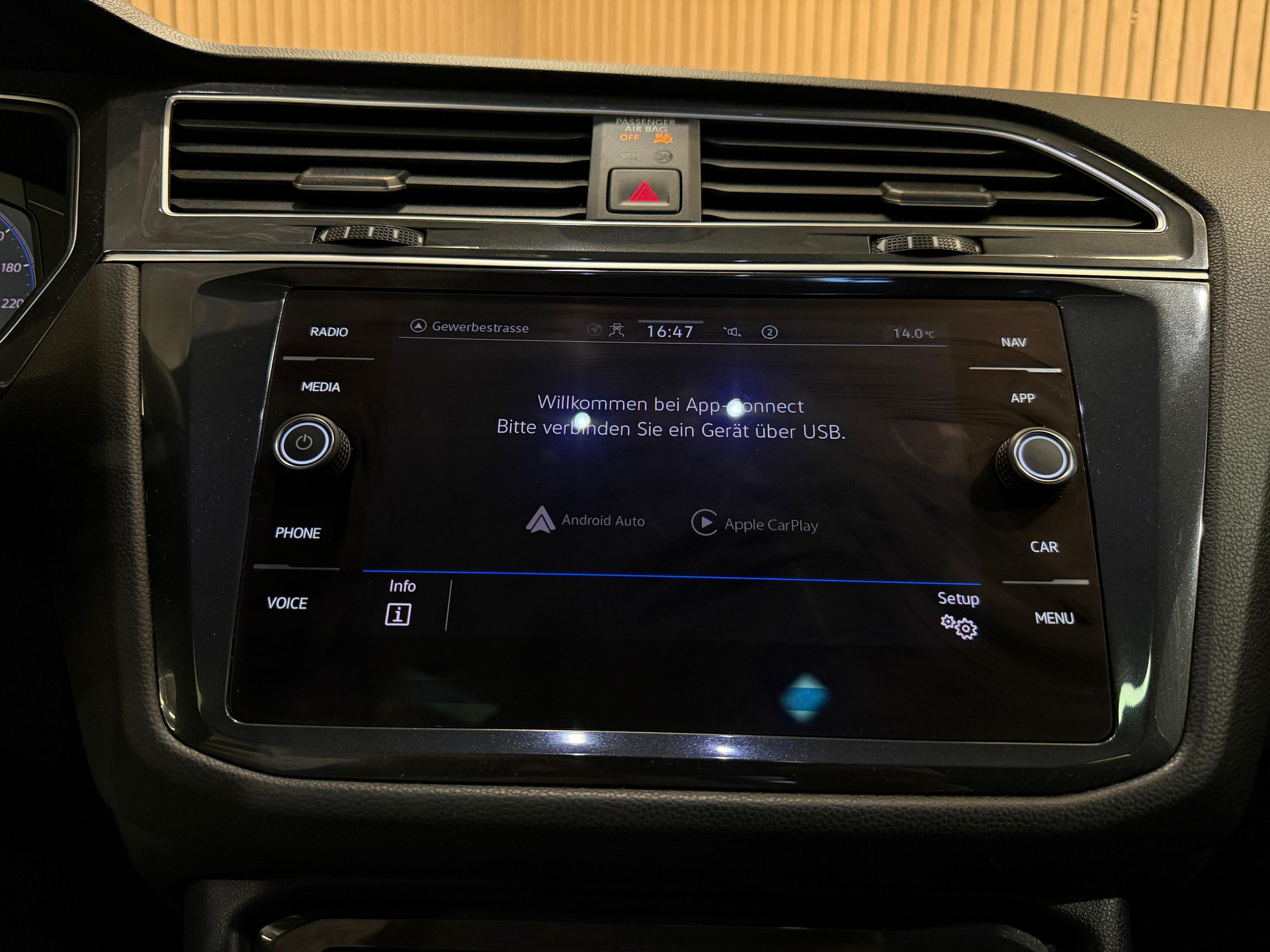 VW Tiguan Allspace 2.0 TDI SCR R-Line 4Motion DSG *7 Plätzer*-image-12