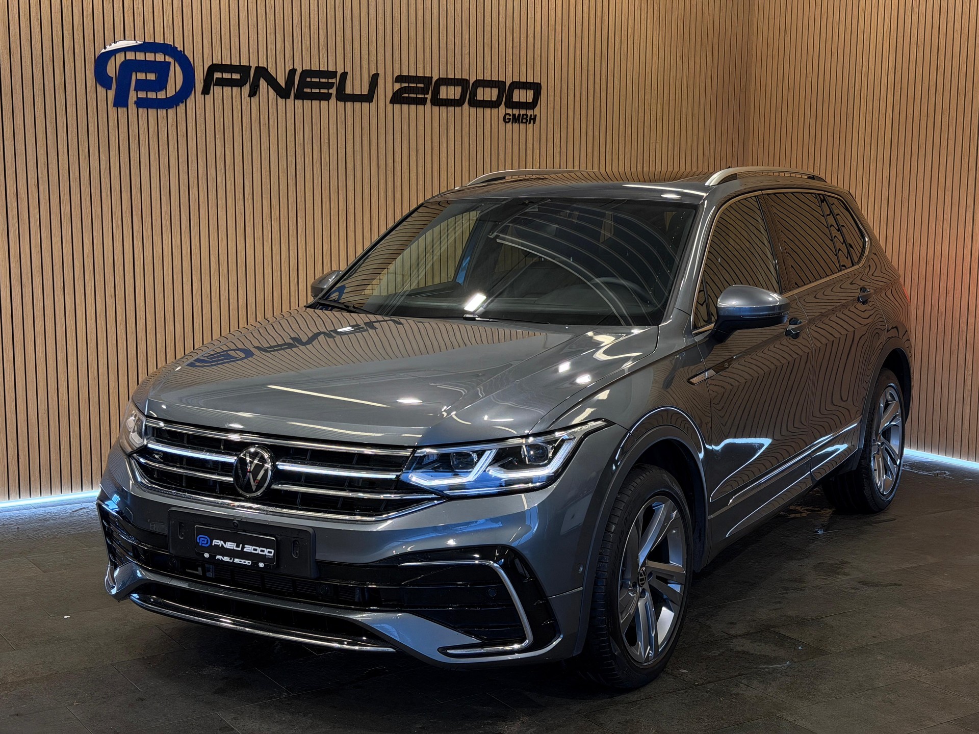VW Tiguan Allspace 2.0 TDI SCR R-Line 4Motion DSG *7 Plätzer*-image-0