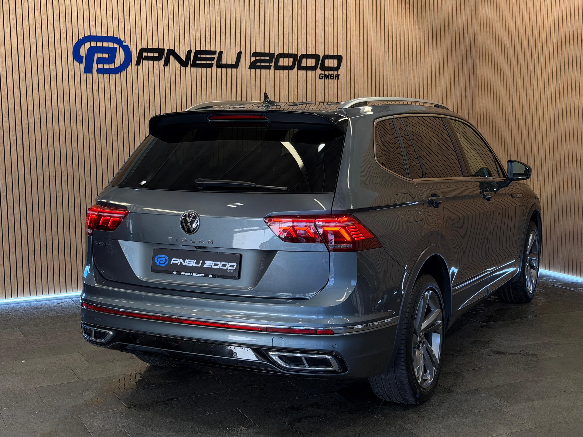 VW Tiguan Allspace 2.0 TDI SCR R-Line 4Motion DSG *7 Plätzer*-image-2