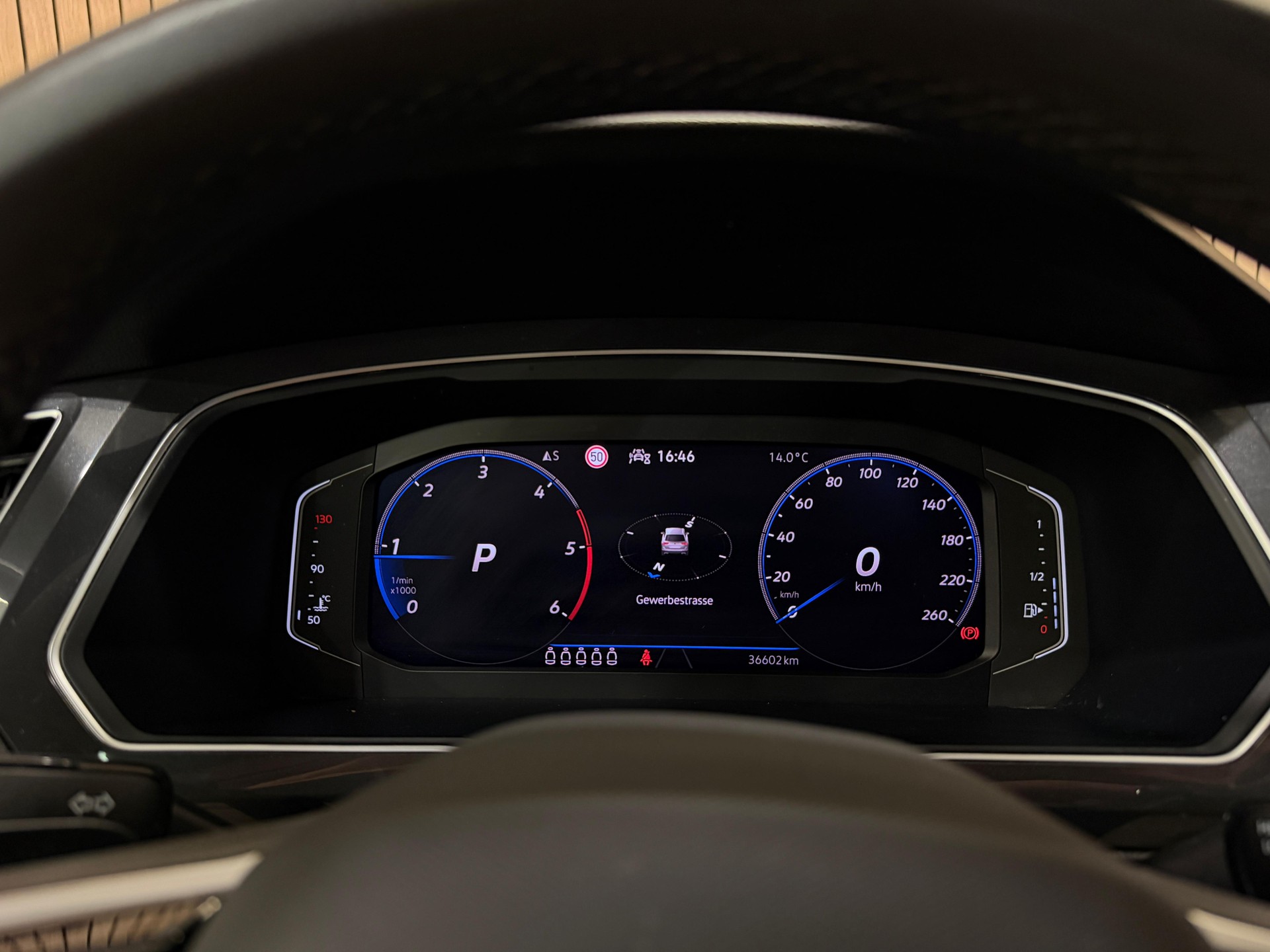 VW Tiguan Allspace 2.0 TDI SCR R-Line 4Motion DSG *7 Plätzer*-image-8