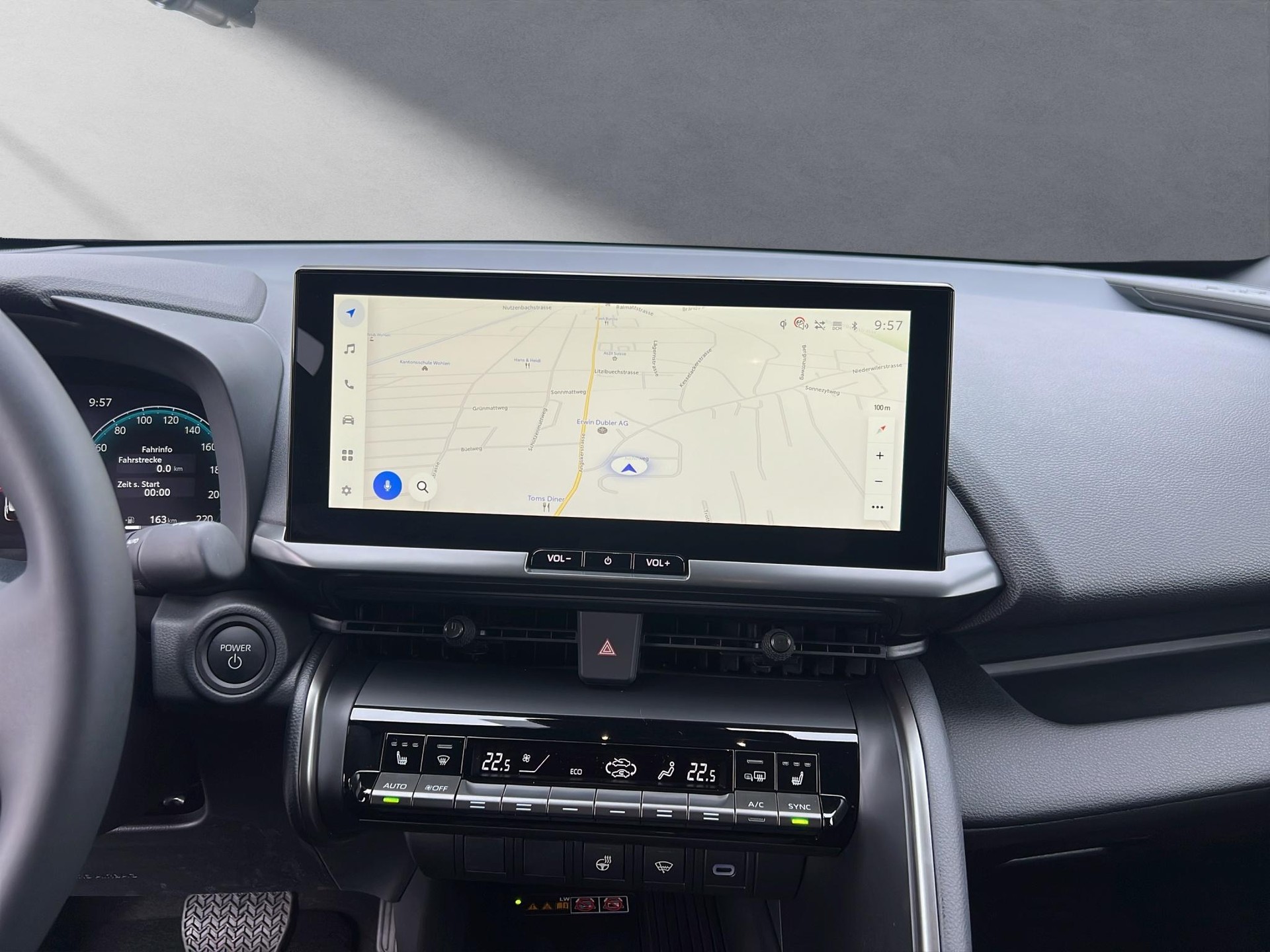 TOYOTA C-HR 2.0 PHEV Swiss Edition-image-5