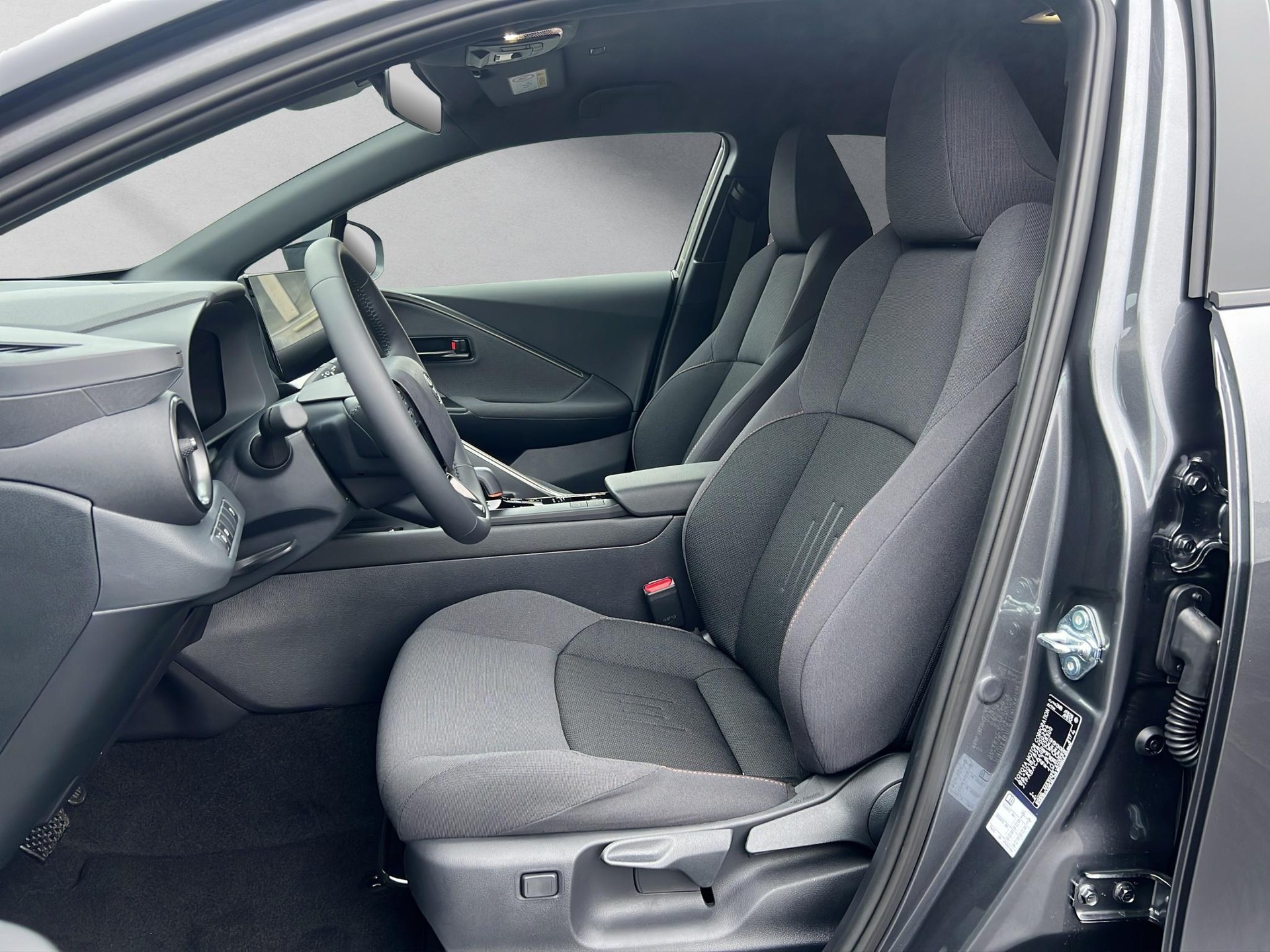 TOYOTA C-HR 2.0 PHEV Swiss Edition-image-8