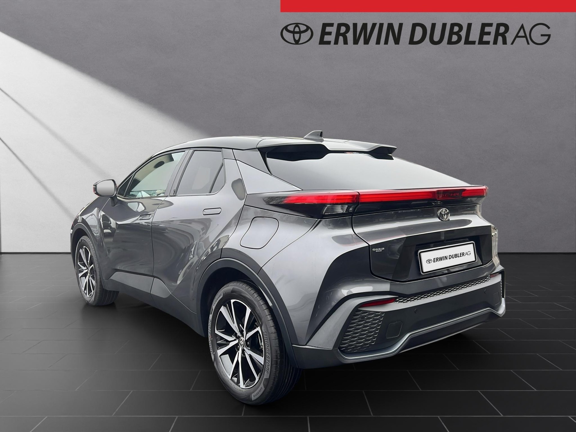 TOYOTA C-HR 2.0 PHEV Swiss Edition-showroom-element-2