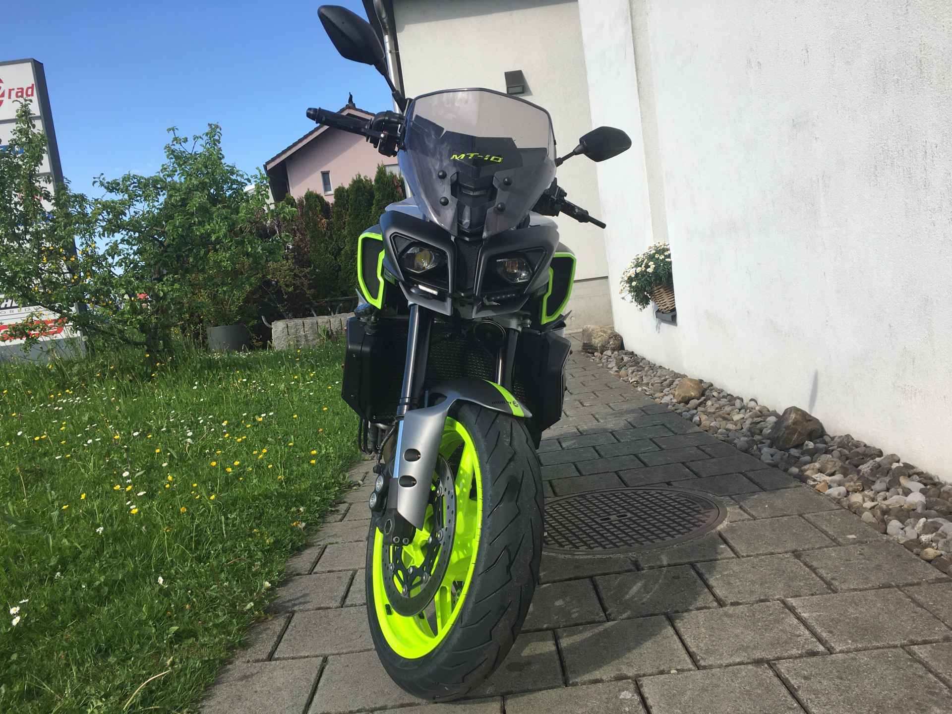 YAMAHA MT-10-showroom-element-2