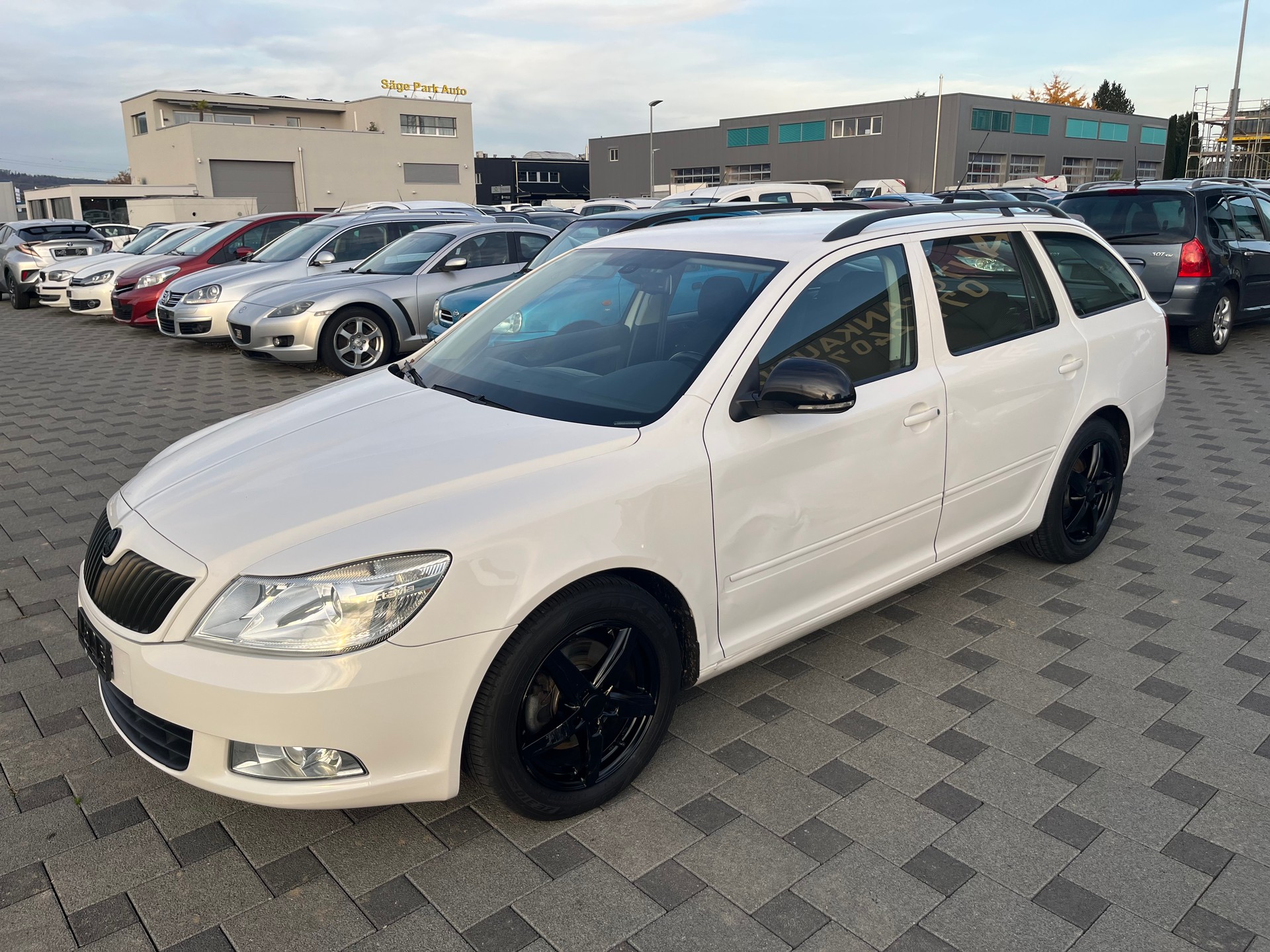 SKODA Octavia Combi 1.8 TSI Laurin & Klement DSG-image-1