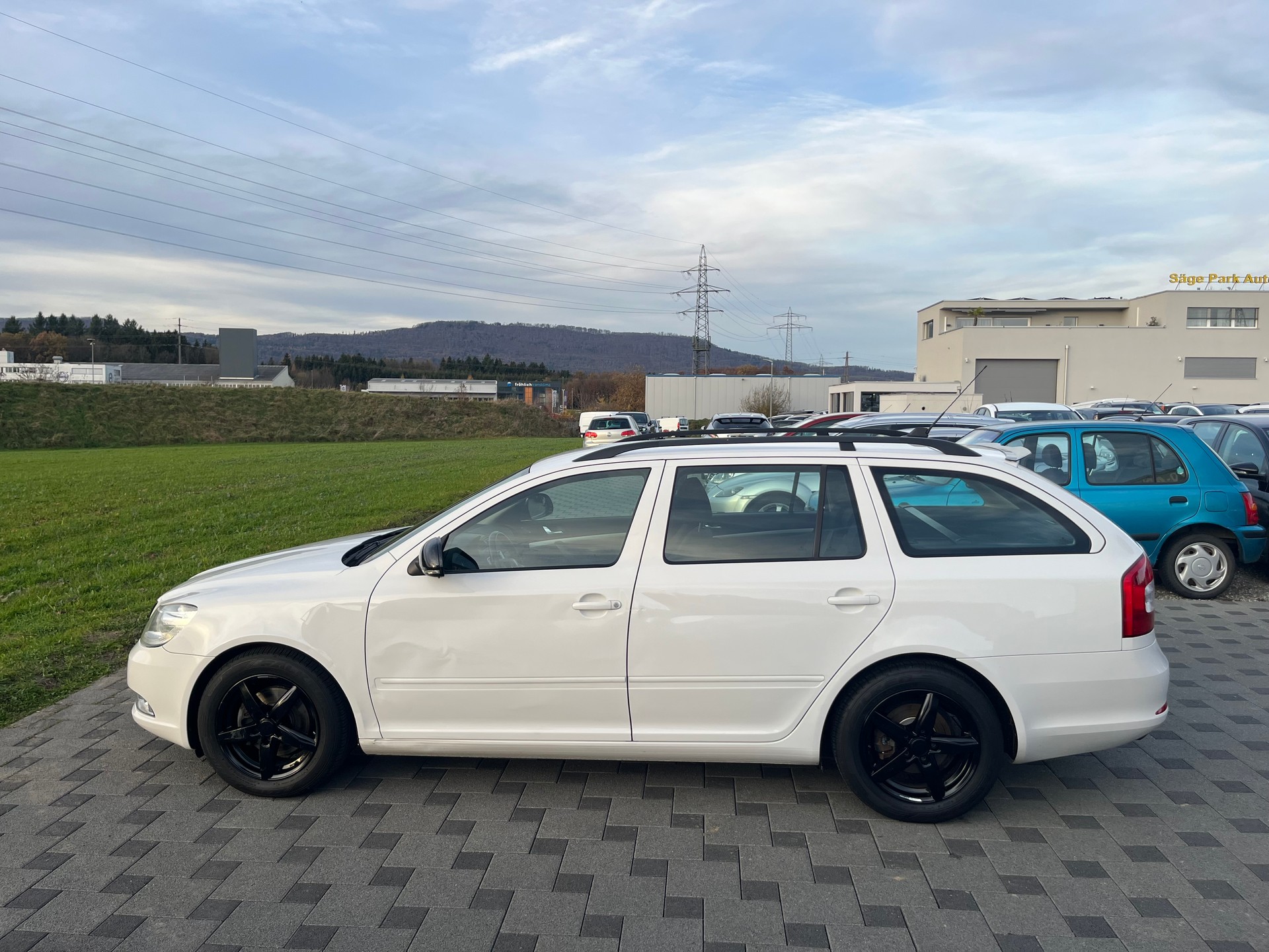 SKODA Octavia Combi 1.8 TSI Laurin & Klement DSG-image-3