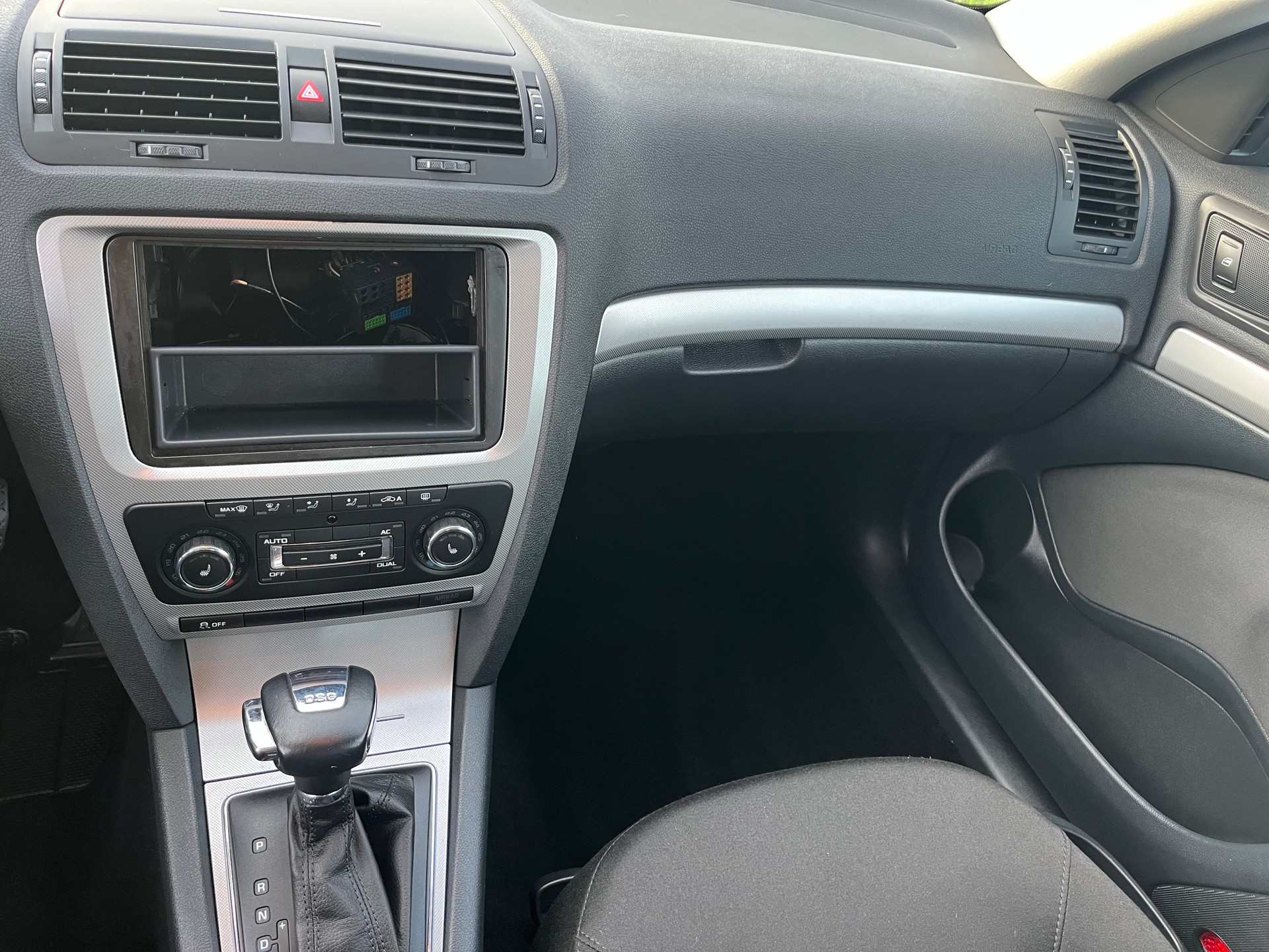 SKODA Octavia Combi 1.8 TSI Laurin & Klement DSG-image-10