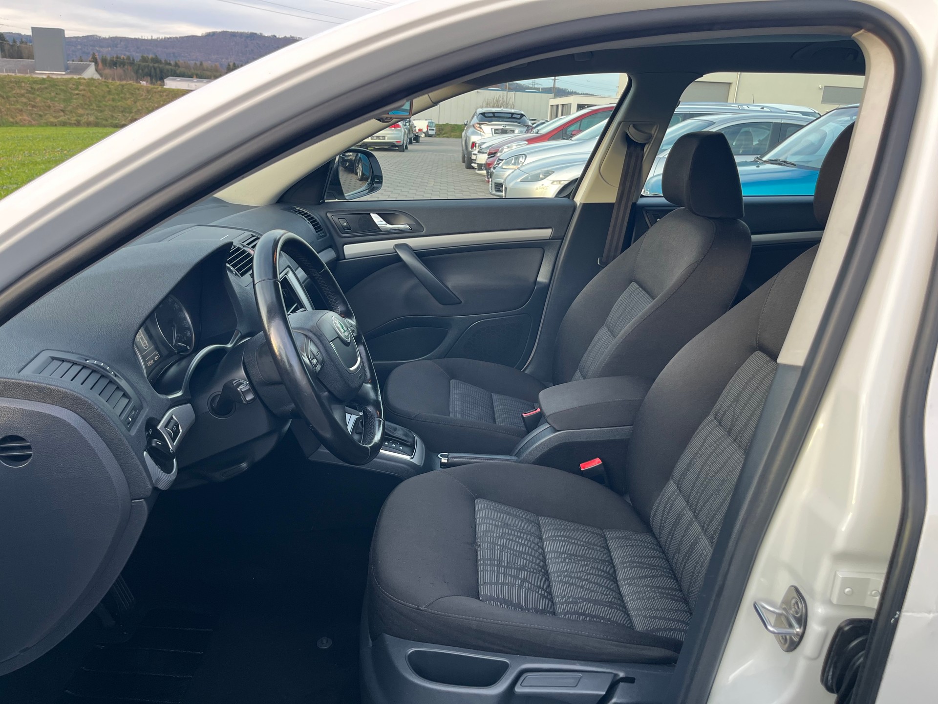 SKODA Octavia Combi 1.8 TSI Laurin & Klement DSG-image-9