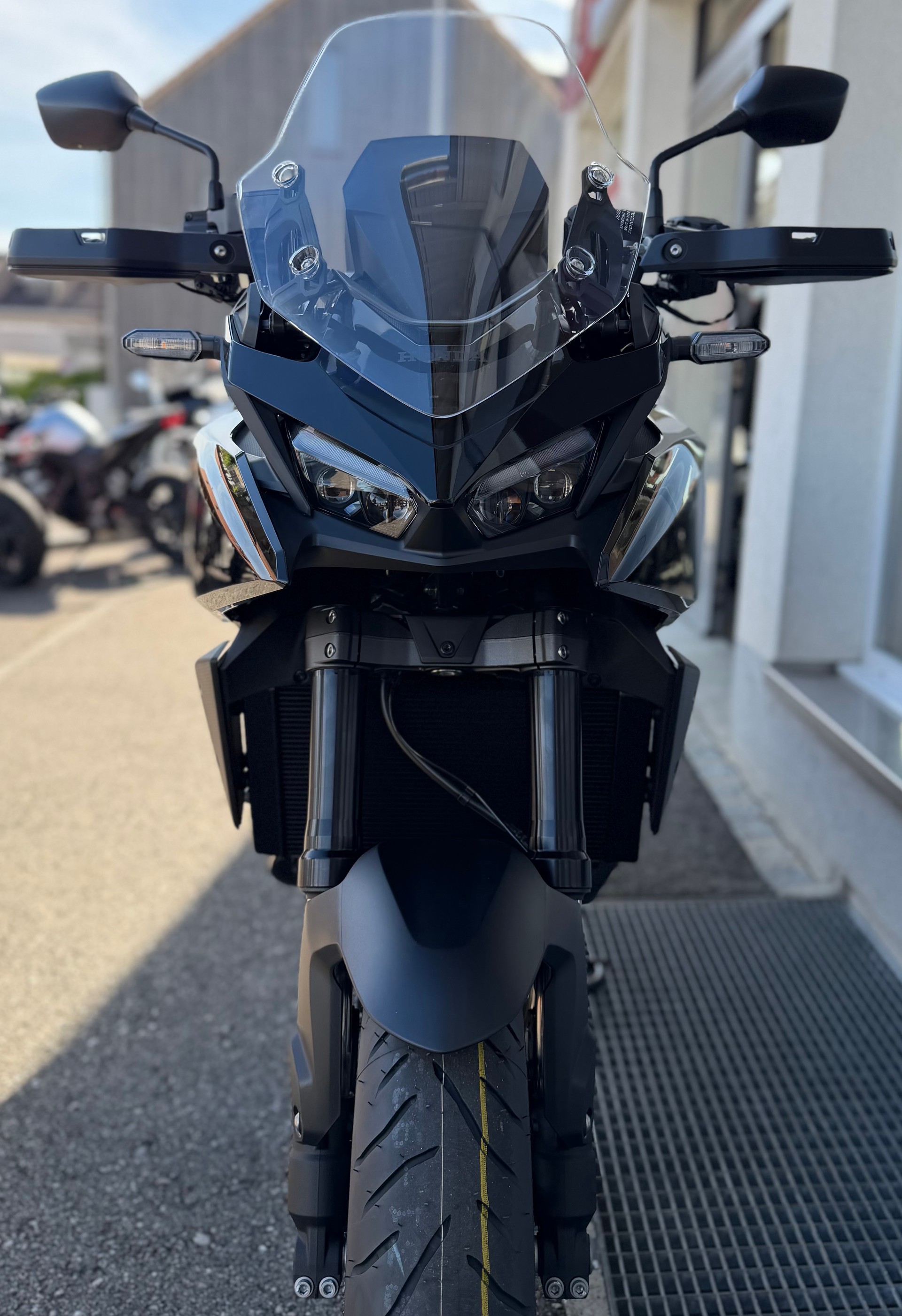 HONDA CB 1000 GT neues Modell 2026-showroom-element-1