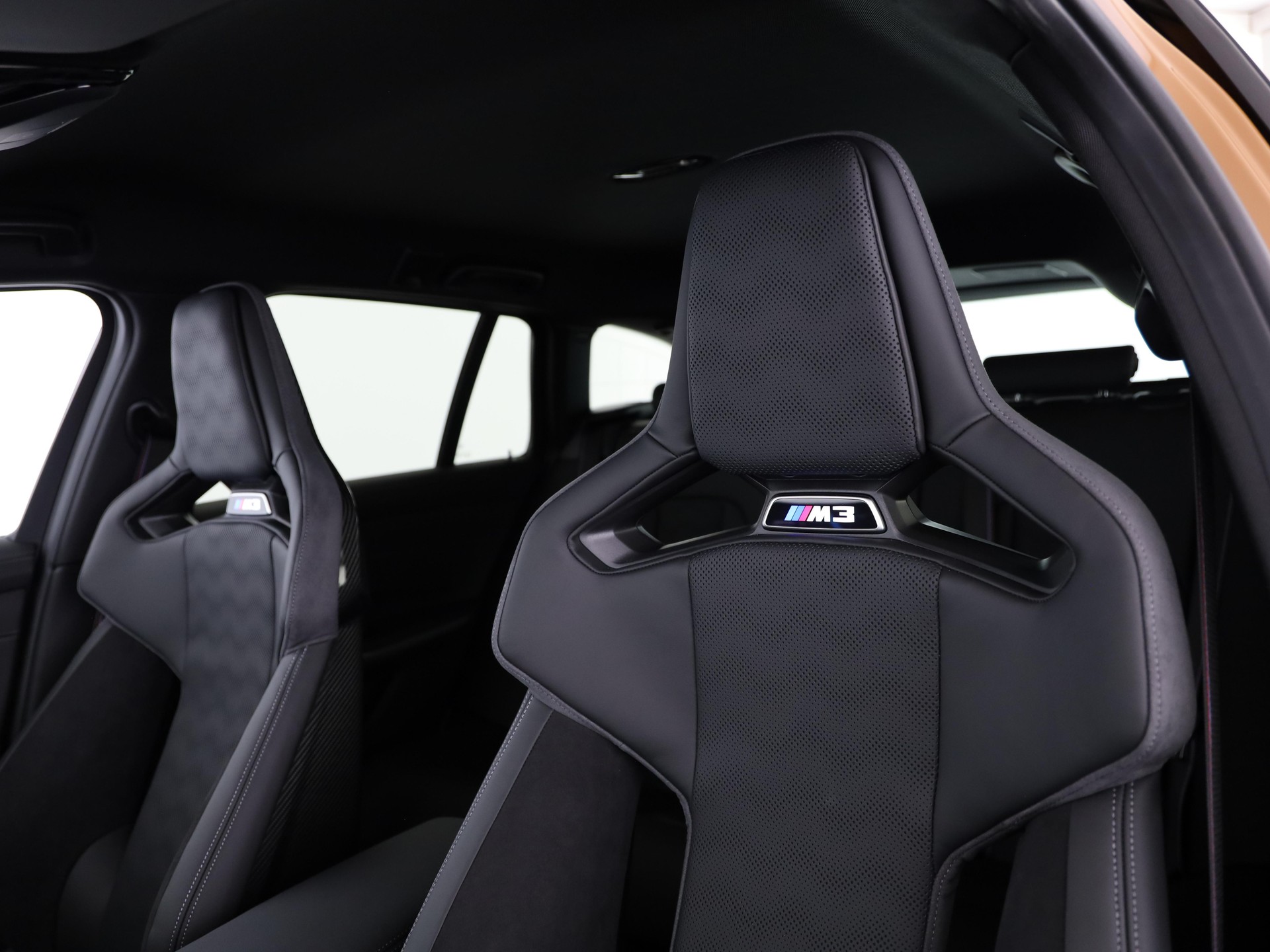 BMW M3 Competition xDrive Touring-image-10
