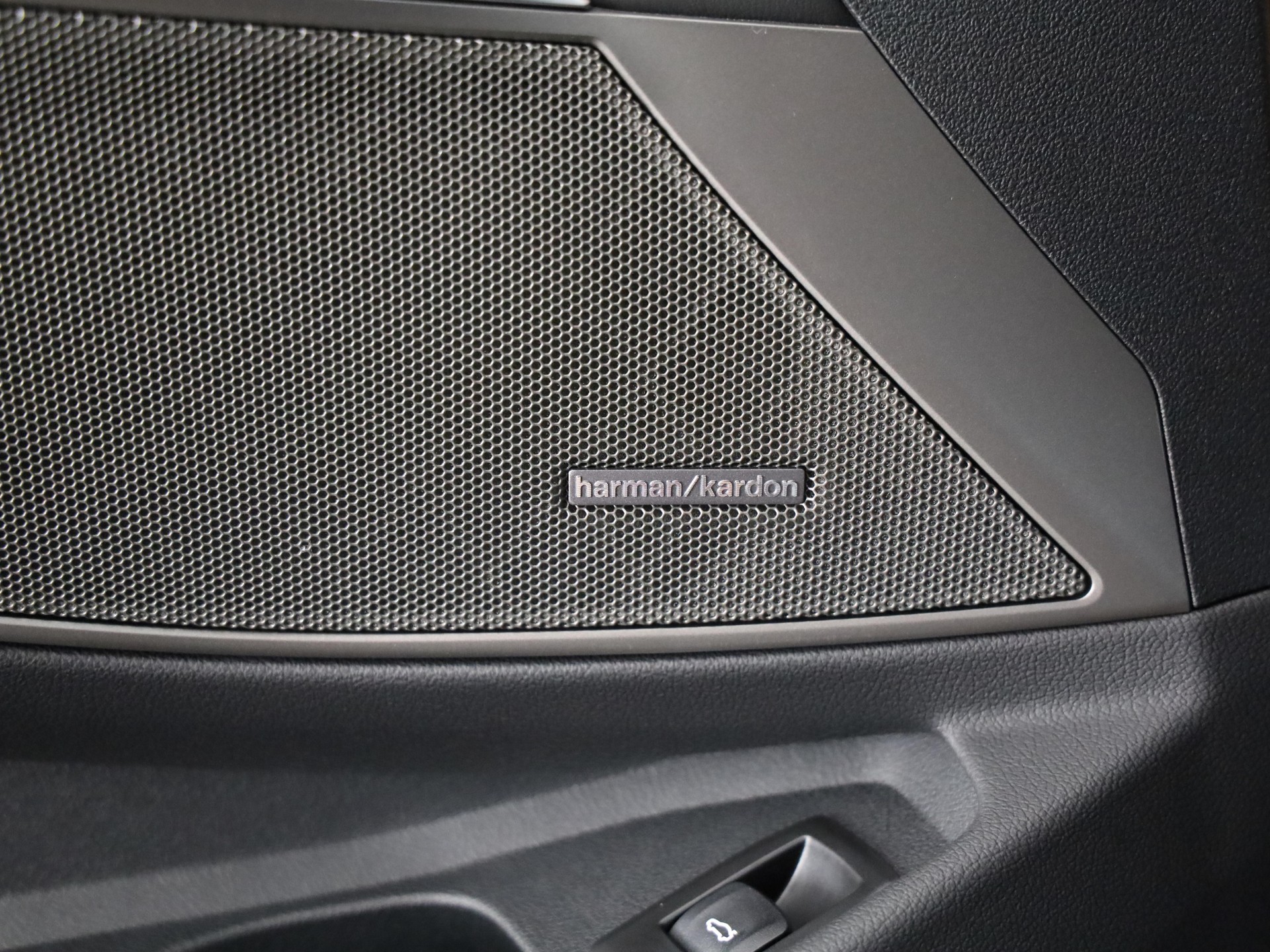 BMW M3 Competition xDrive Touring-image-23