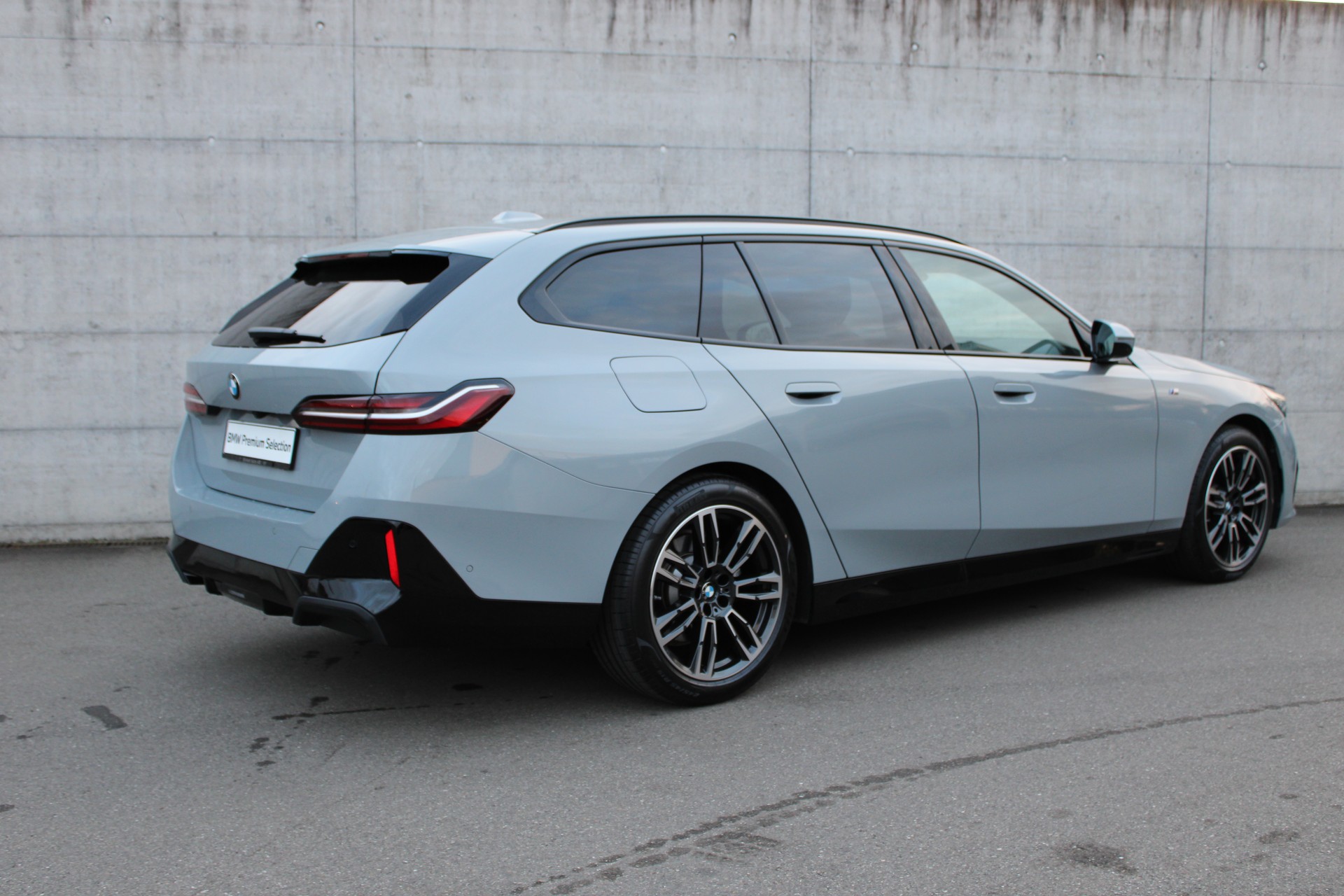 BMW 520d xDrive Touring M Sport-image-4