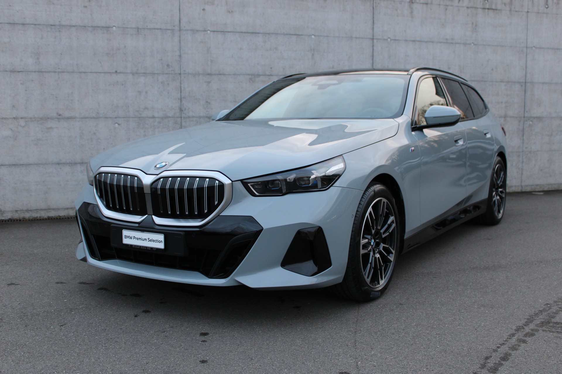 BMW 520d xDrive Touring M Sport-image-2