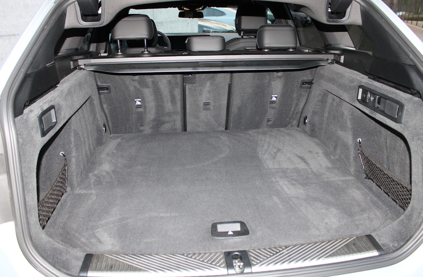 BMW 520d xDrive Touring M Sport-image-16