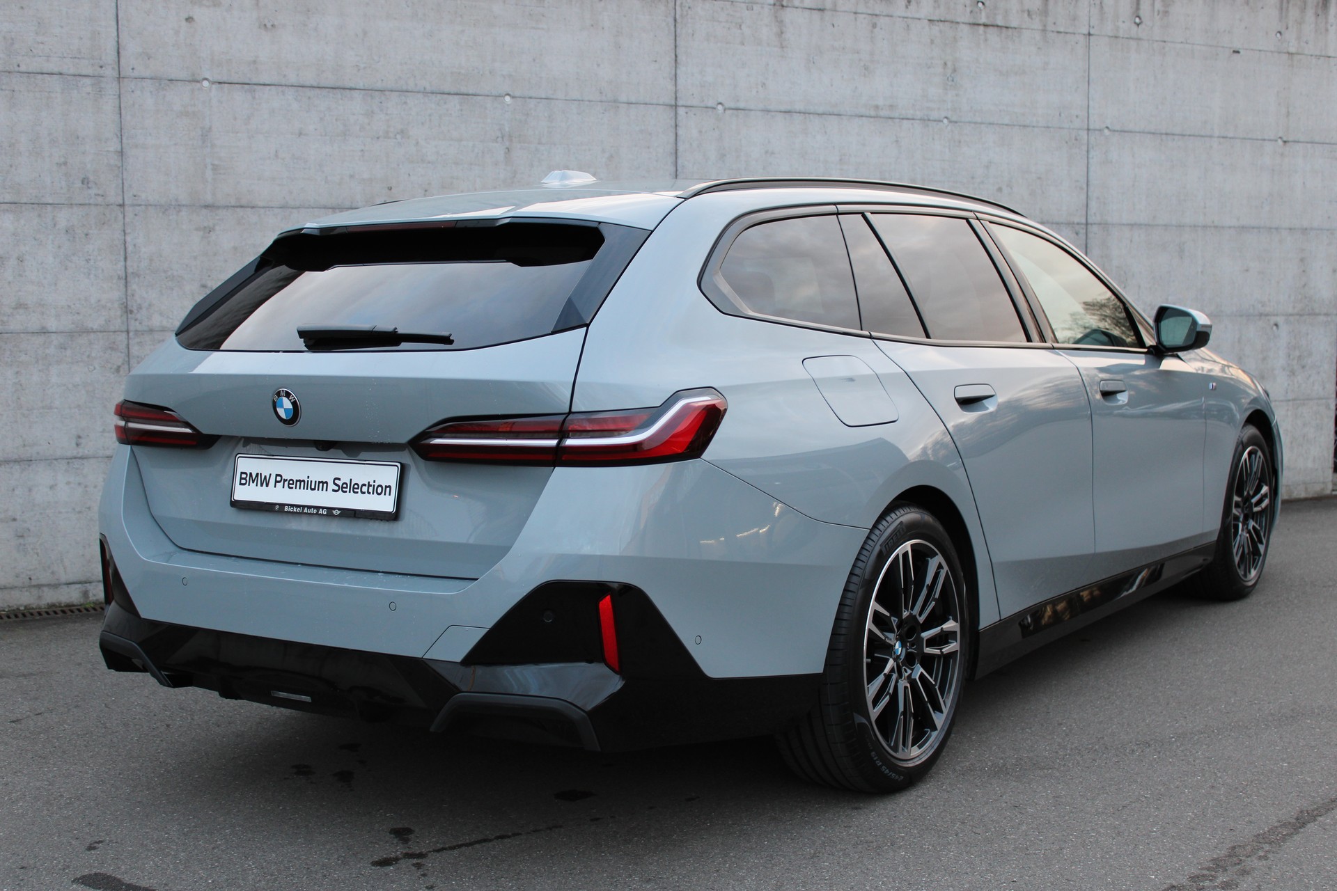 BMW 520d xDrive Touring M Sport-image-3