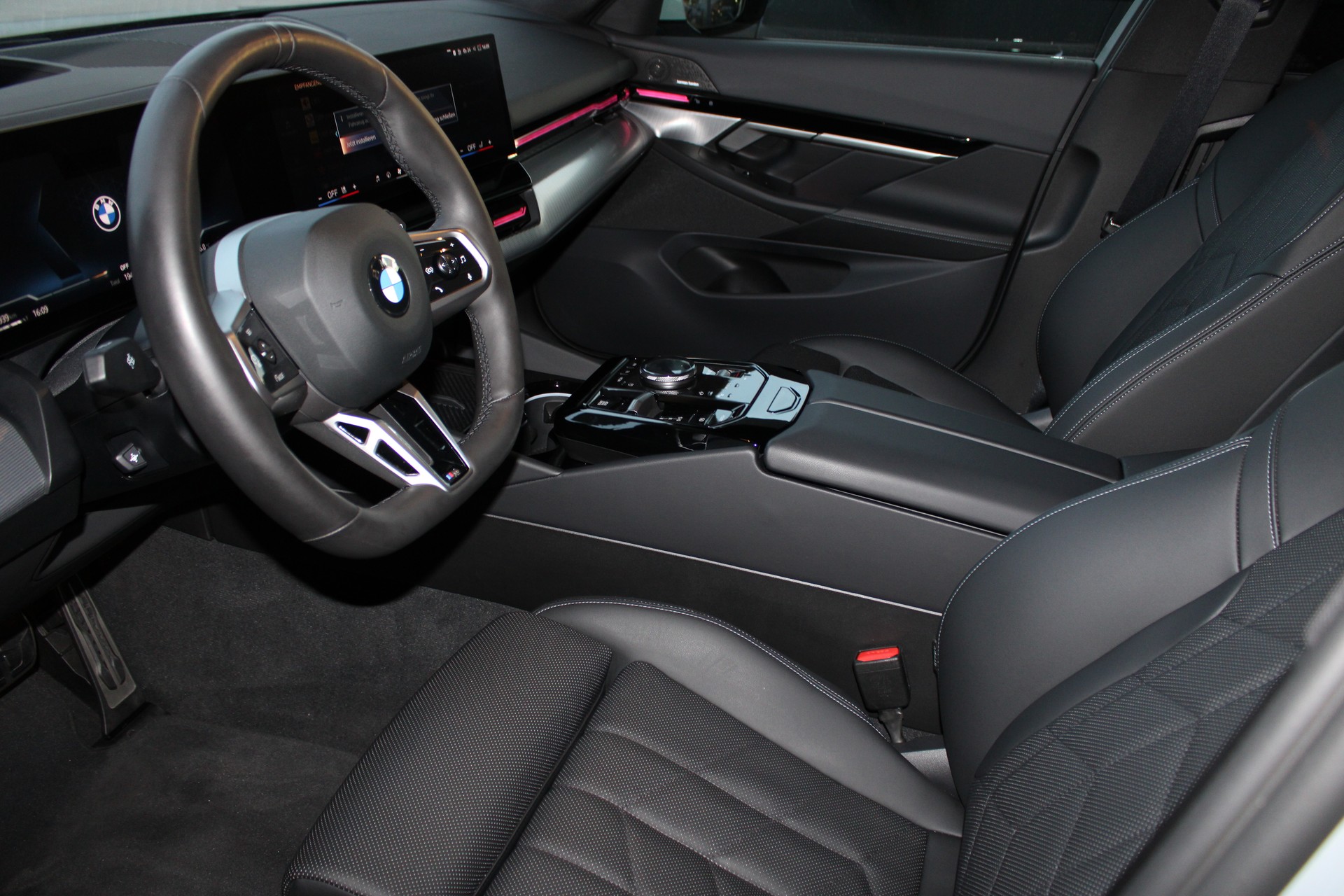 BMW 520d xDrive Touring M Sport-image-6