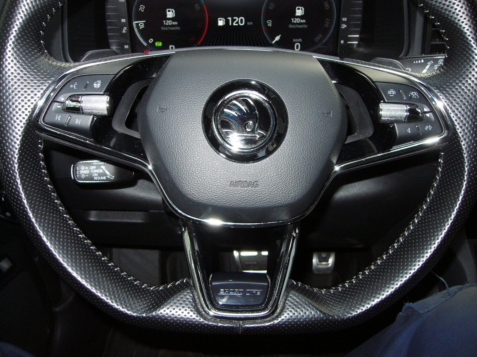 SKODA Karoq 1.5 TSI ACT SportLine DSG-image-5
