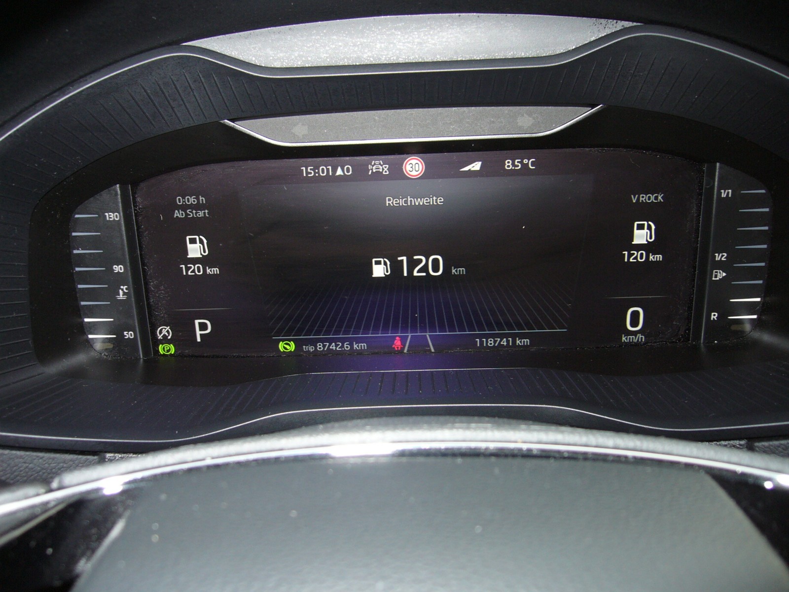 SKODA Karoq 1.5 TSI ACT SportLine DSG-image-20