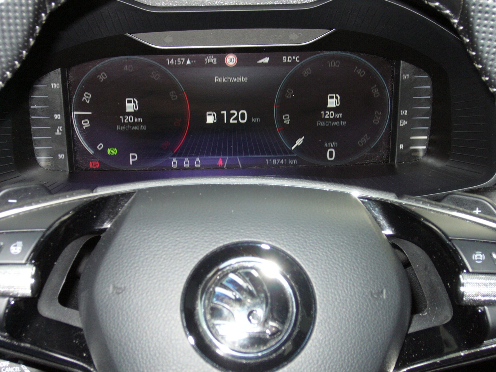 SKODA Karoq 1.5 TSI ACT SportLine DSG-image-12