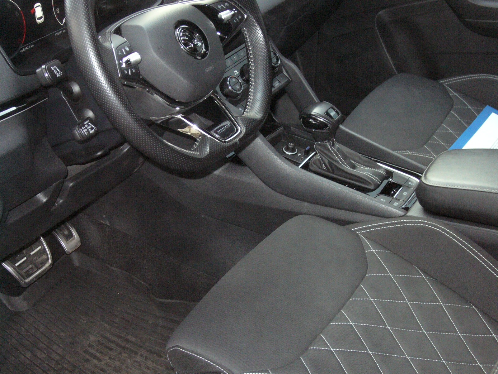 SKODA Karoq 1.5 TSI ACT SportLine DSG-image-4
