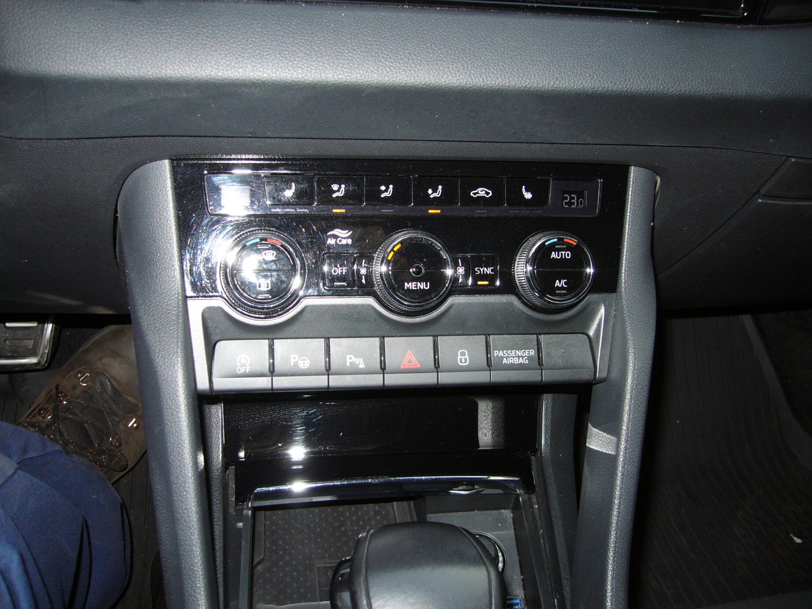 SKODA Karoq 1.5 TSI ACT SportLine DSG-image-14