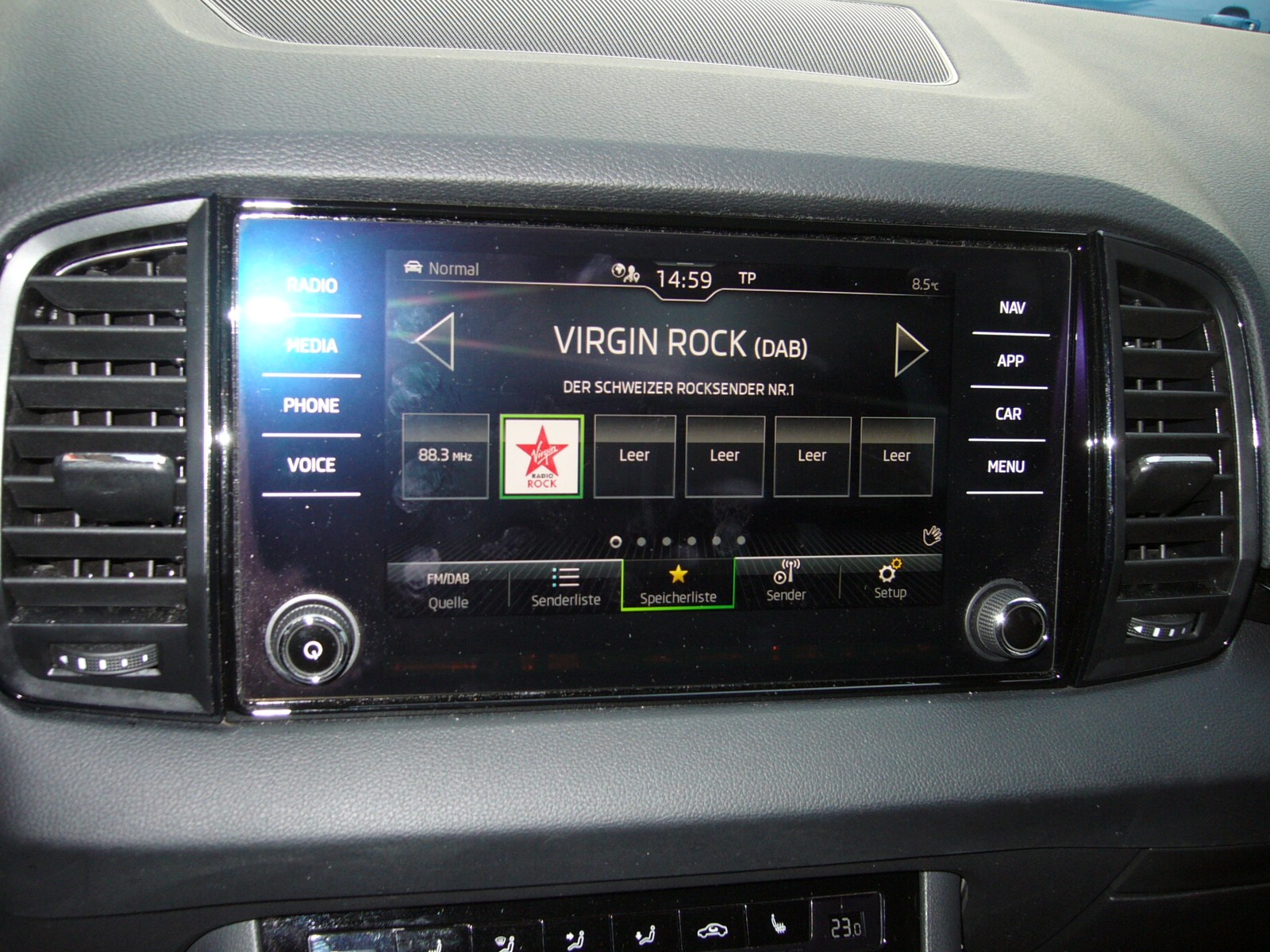 SKODA Karoq 1.5 TSI ACT SportLine DSG-image-11