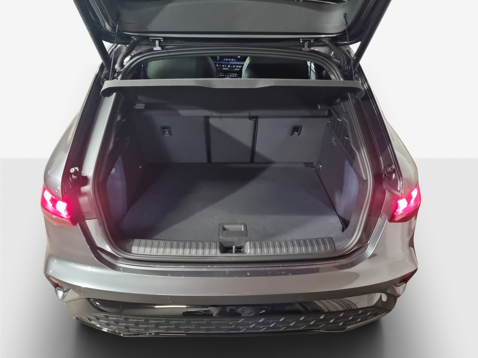 AUDI A3 Sportback TFSI 110 kW S line Attraction S tronic-image-8