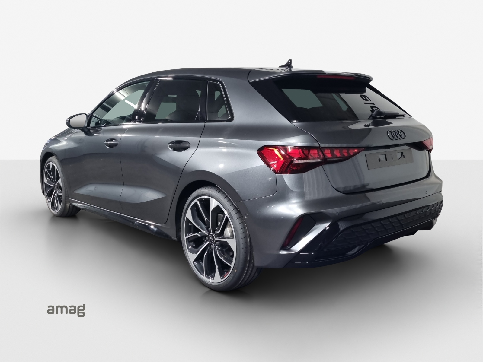 AUDI A3 Sportback TFSI 110 kW S line Attraction S tronic-image-2