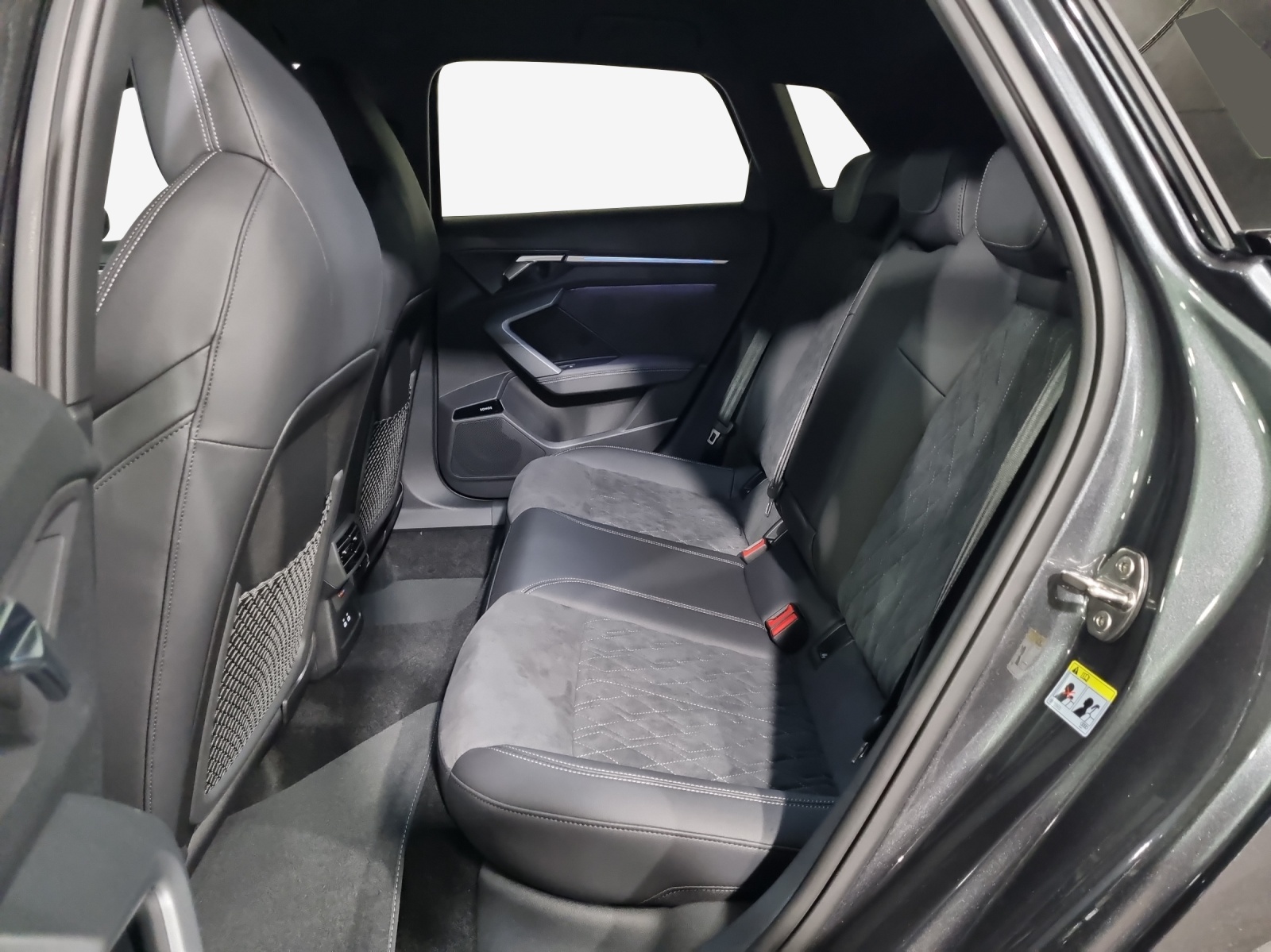 AUDI A3 Sportback TFSI 110 kW S line Attraction S tronic-image-7