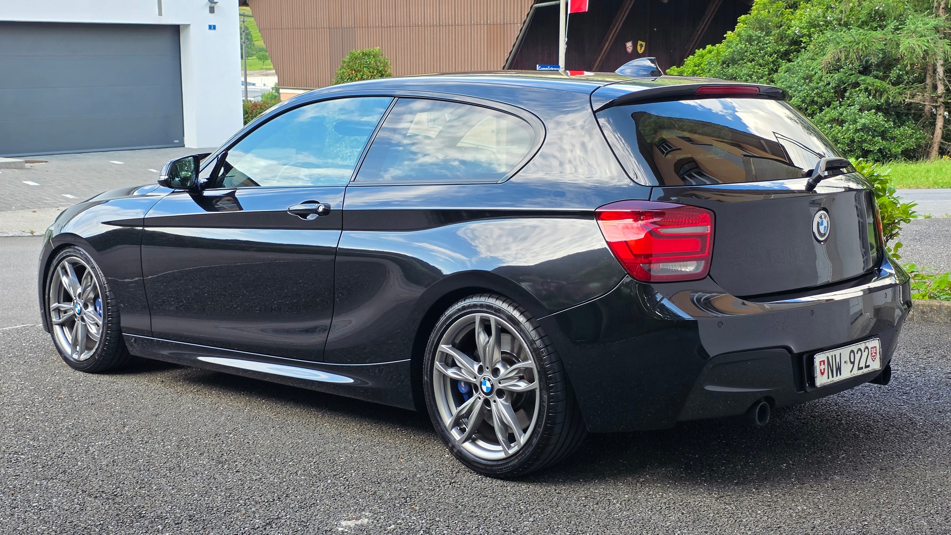 BMW M135i xDrive Steptronic-image-2