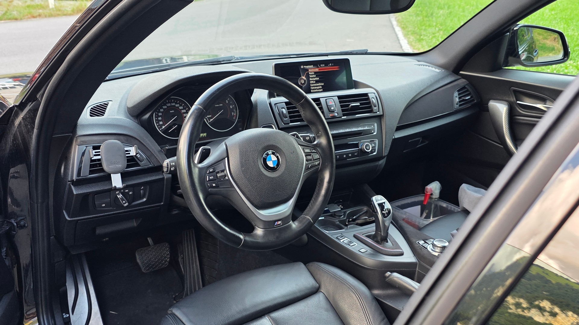 BMW M135i xDrive Steptronic-image-3