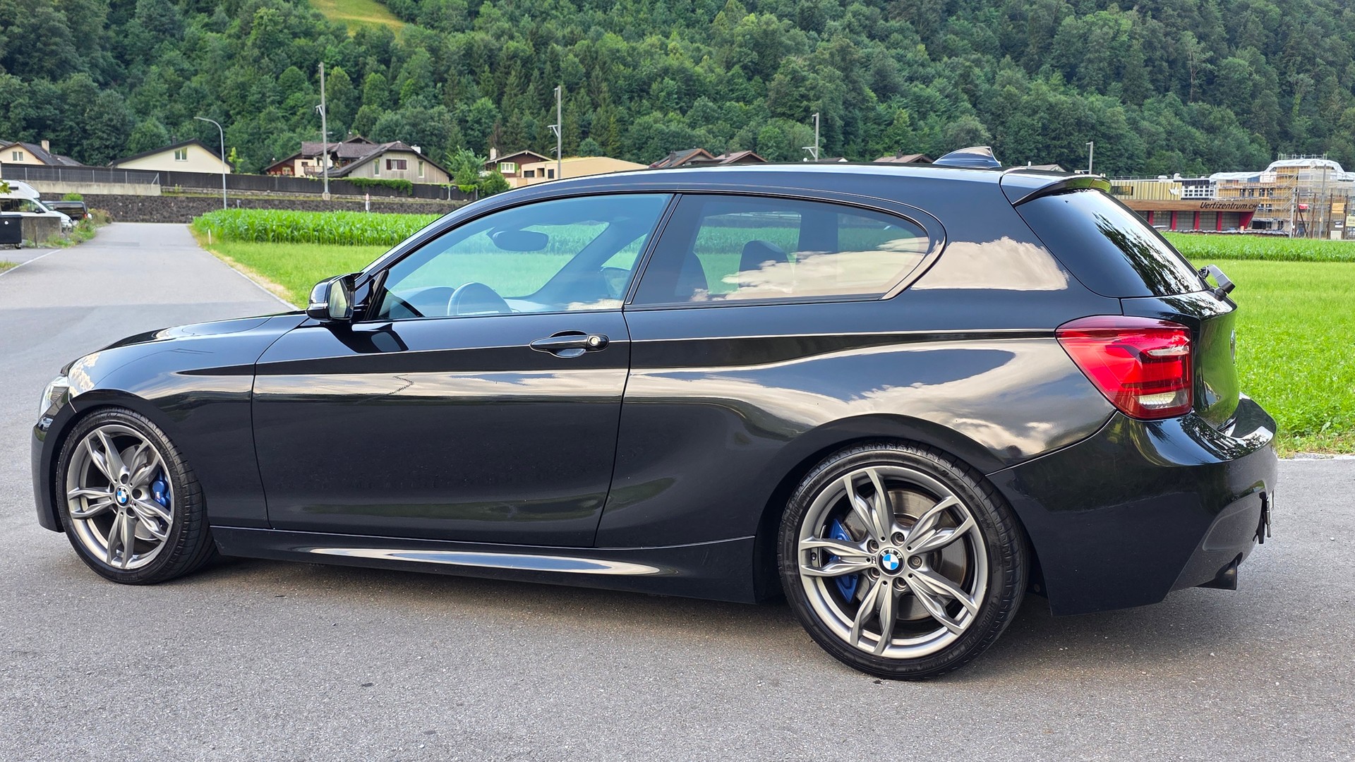 BMW M135i xDrive Steptronic-image-1