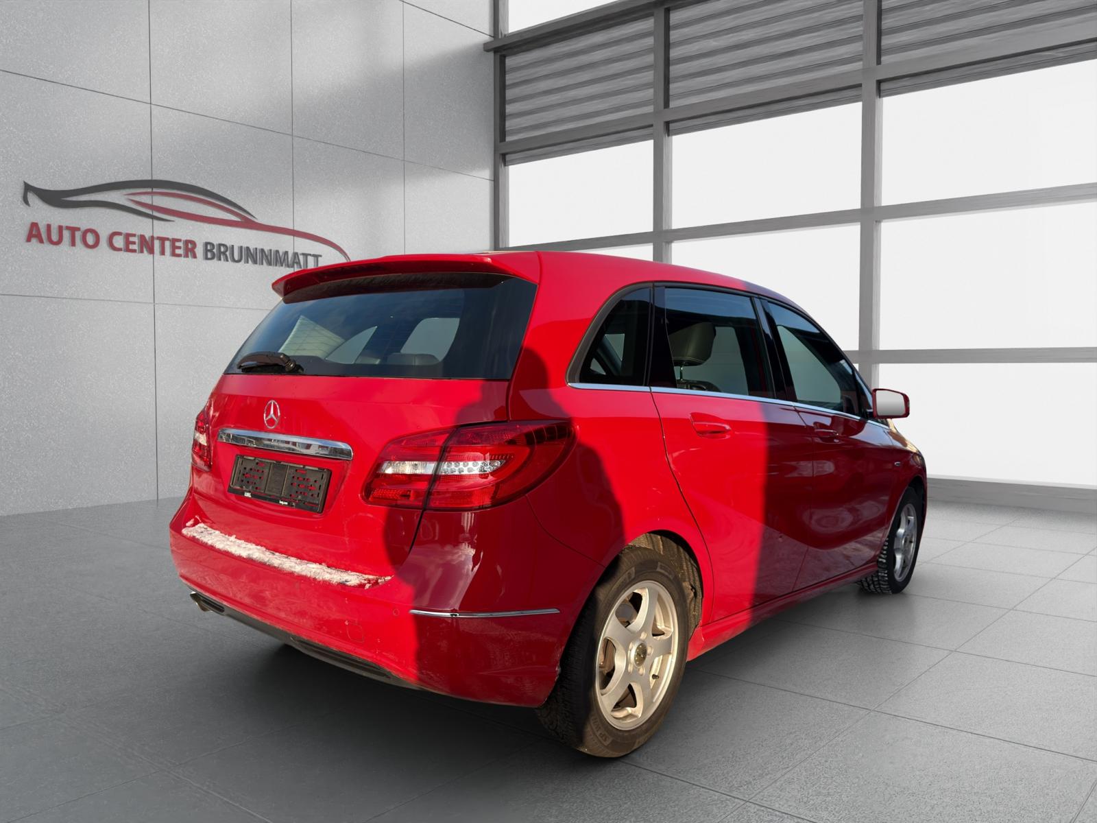 MERCEDES-BENZ B 180 Active Edition-image-2
