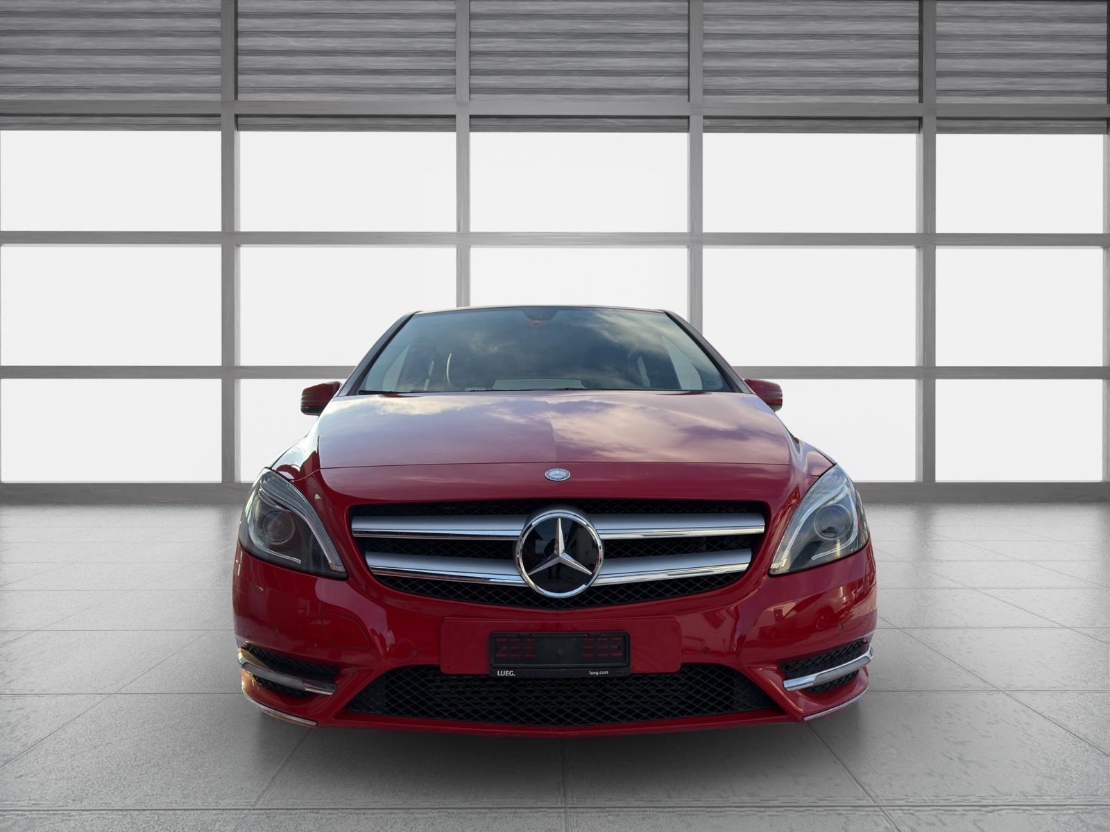 MERCEDES-BENZ B 180 Active Edition-image-1
