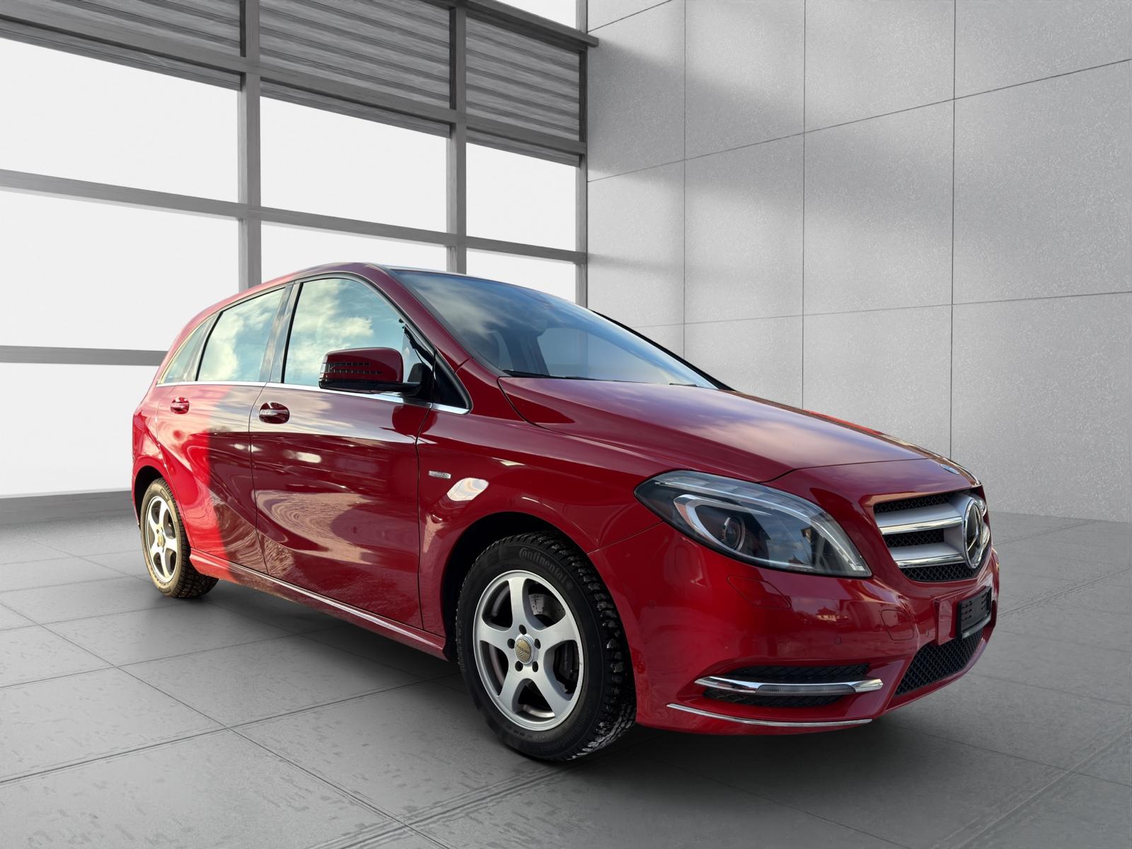 MERCEDES-BENZ B 180 Active Edition-image-8