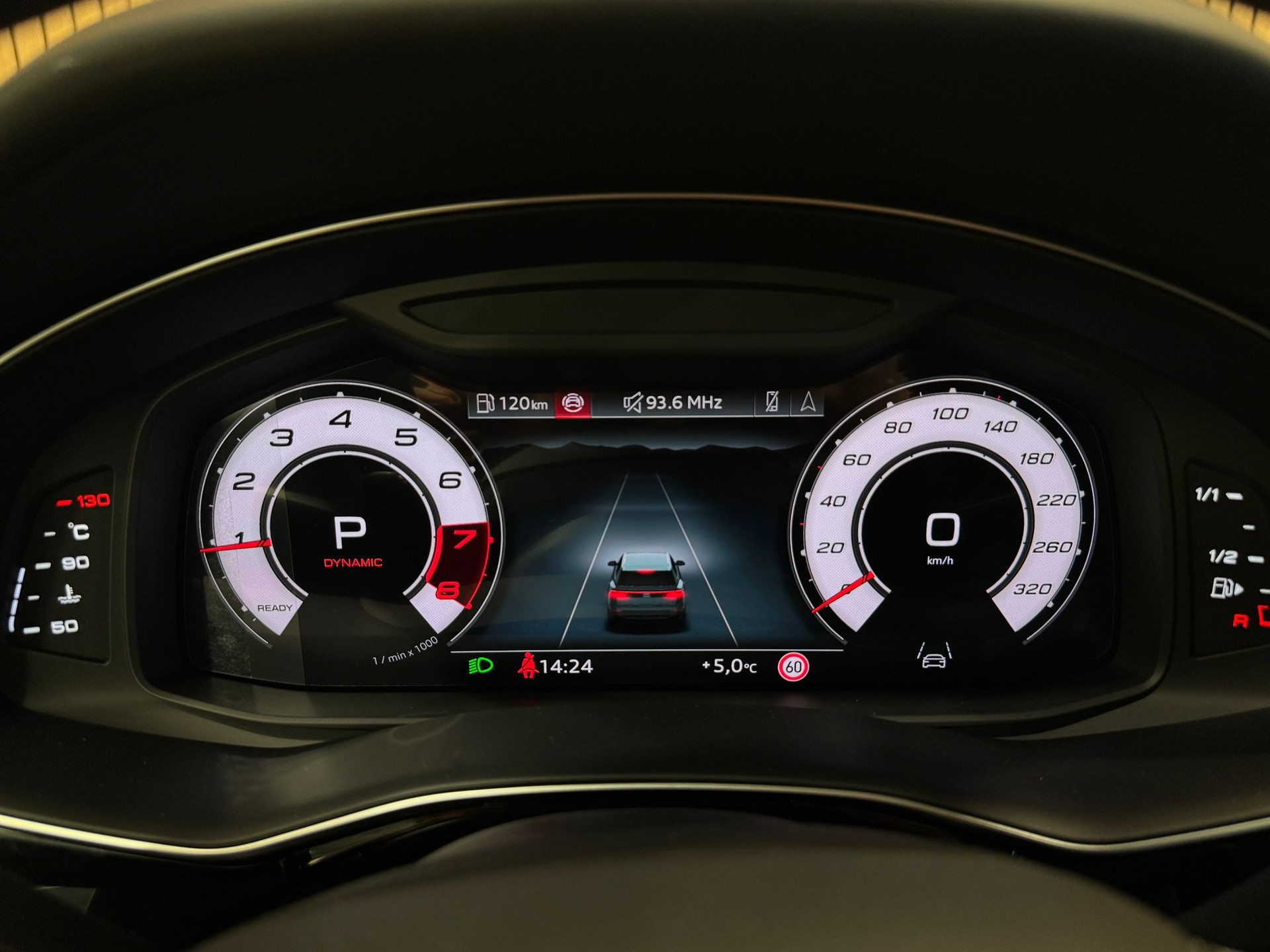 AUDI RSQ8 performance quattro *5 Jahre / 100'000km Werksgarantie & Gratis Service Paket*-image-16