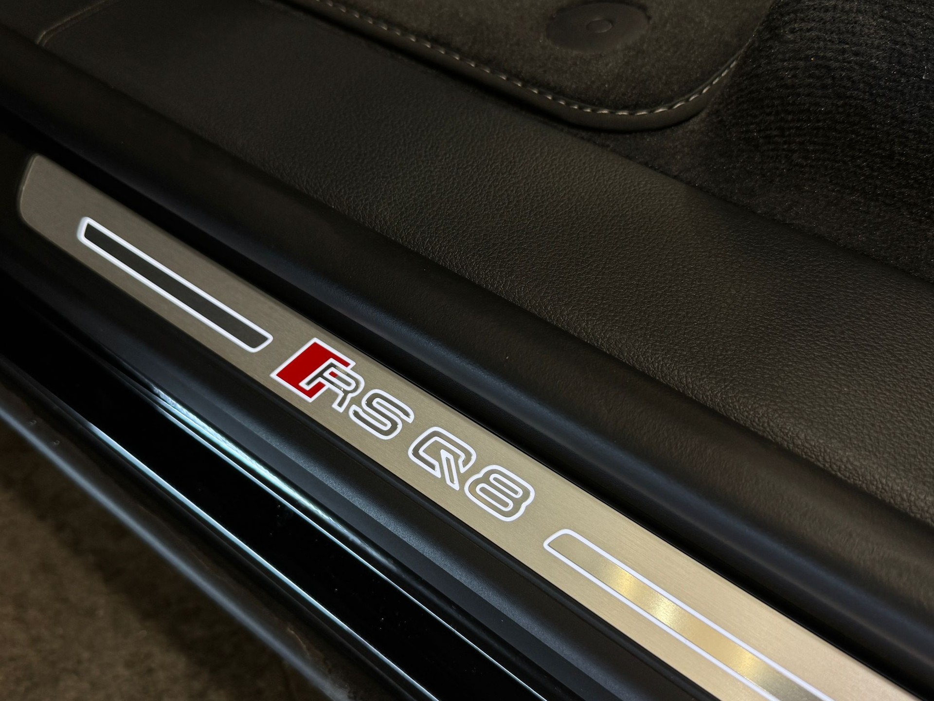 AUDI RSQ8 performance quattro *5 Jahre / 100'000km Werksgarantie & Gratis Service Paket*-image-10