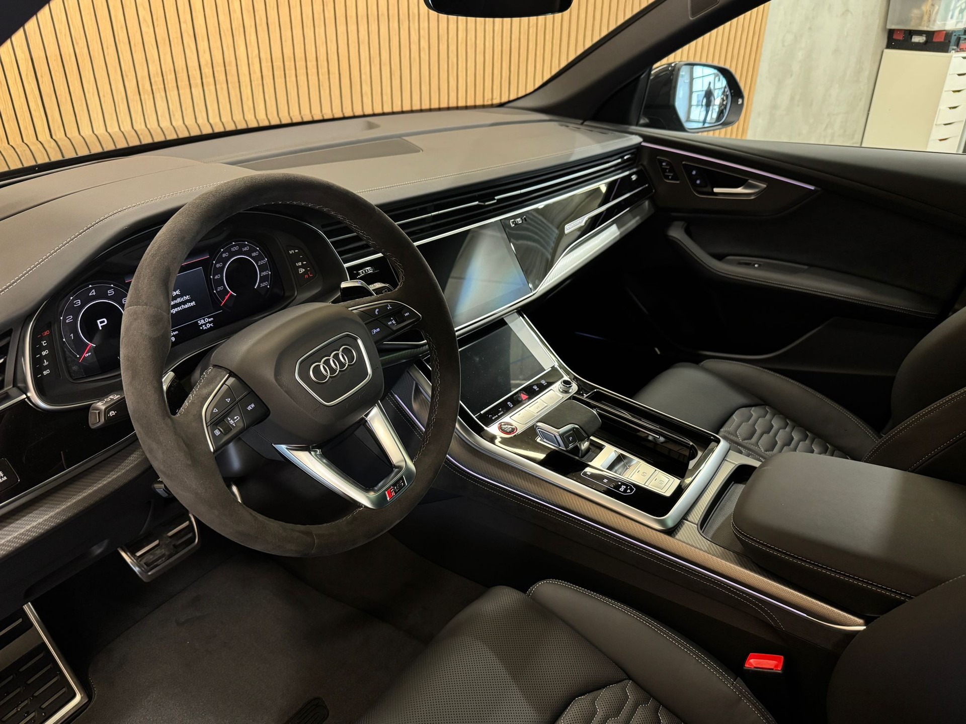 AUDI RSQ8 performance quattro *5 Jahre / 100'000km Werksgarantie & Gratis Service Paket*-image-12