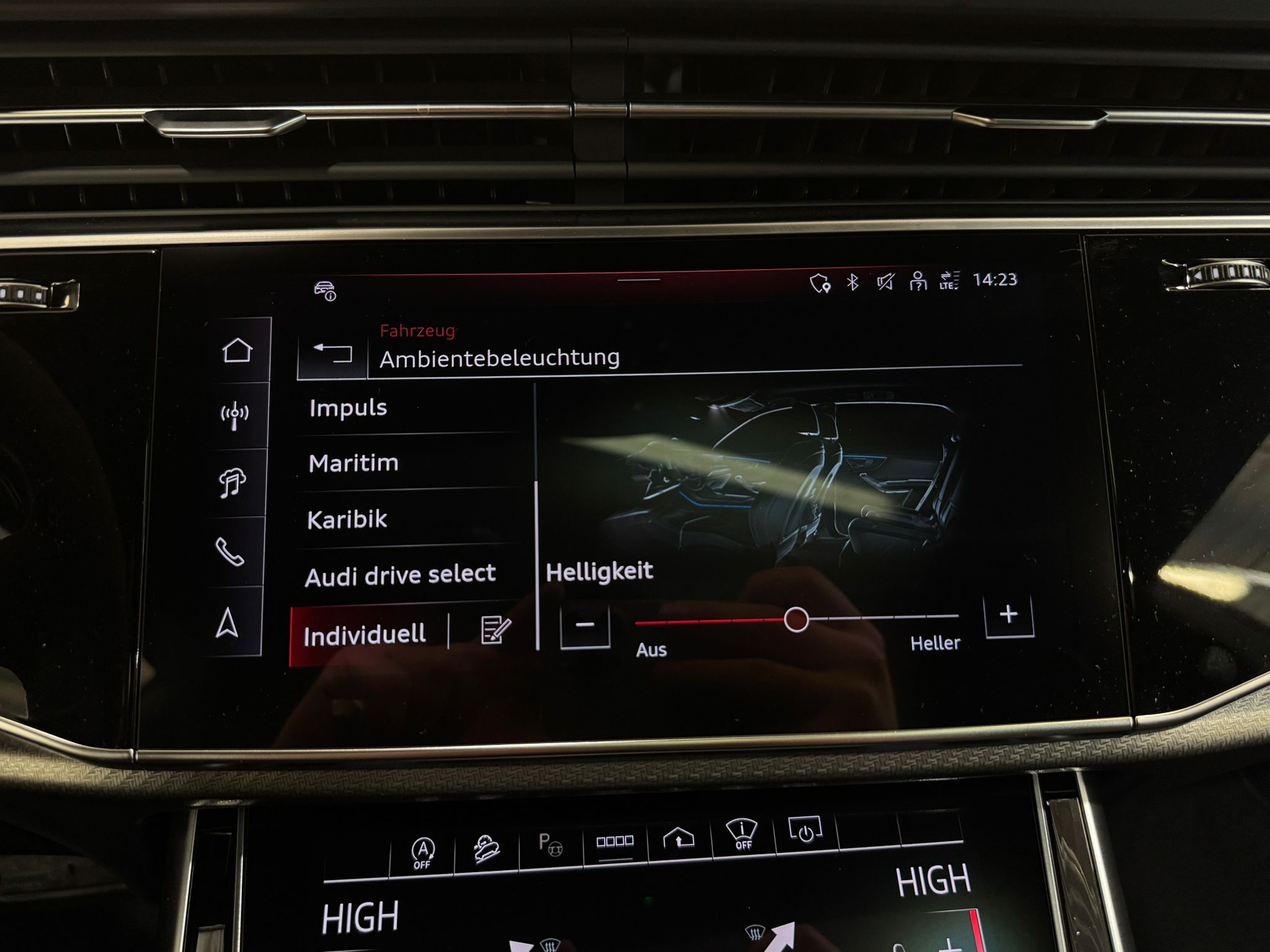 AUDI RSQ8 performance quattro *5 Jahre / 100'000km Werksgarantie & Gratis Service Paket*-image-24