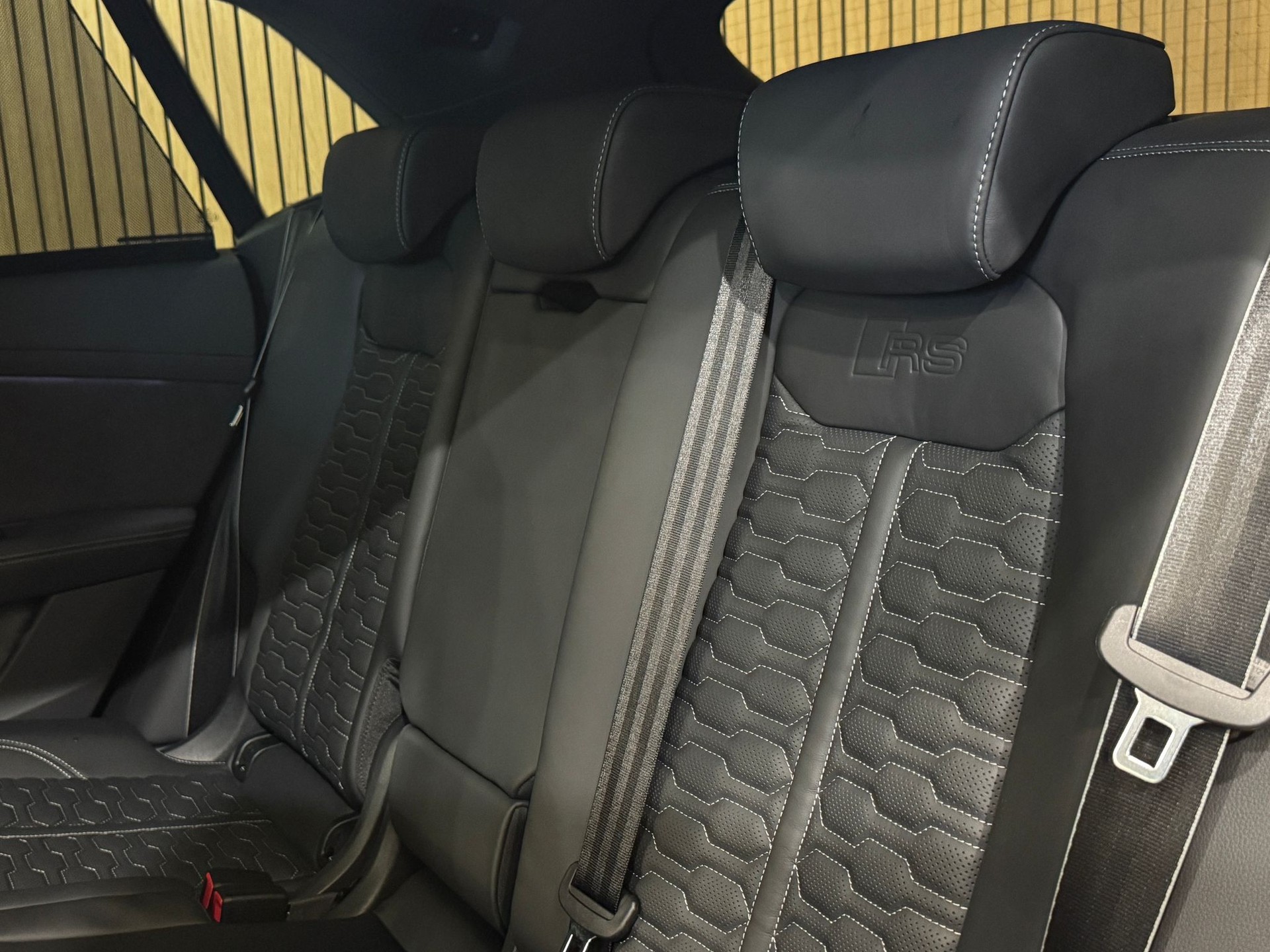 AUDI RSQ8 performance quattro *5 Jahre / 100'000km Werksgarantie & Gratis Service Paket*-image-29