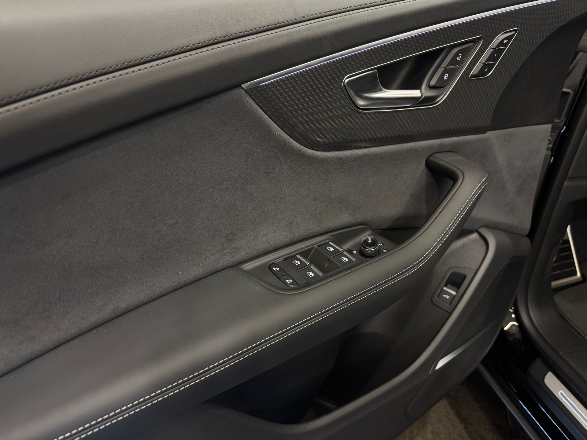 AUDI RSQ8 performance quattro *5 Jahre / 100'000km Werksgarantie & Gratis Service Paket*-image-15