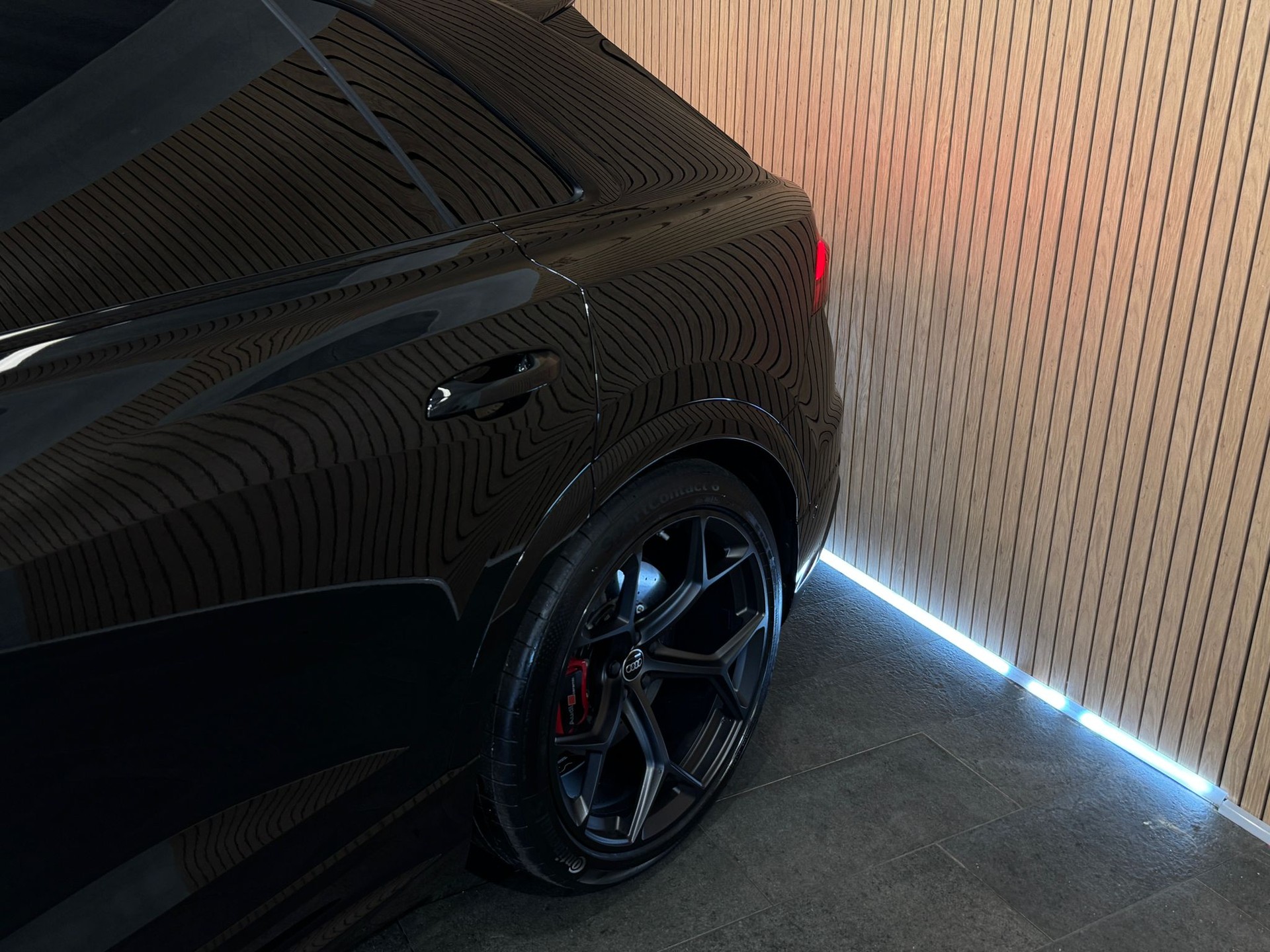 AUDI RSQ8 performance quattro *5 Jahre / 100'000km Werksgarantie & Gratis Service Paket*-image-9