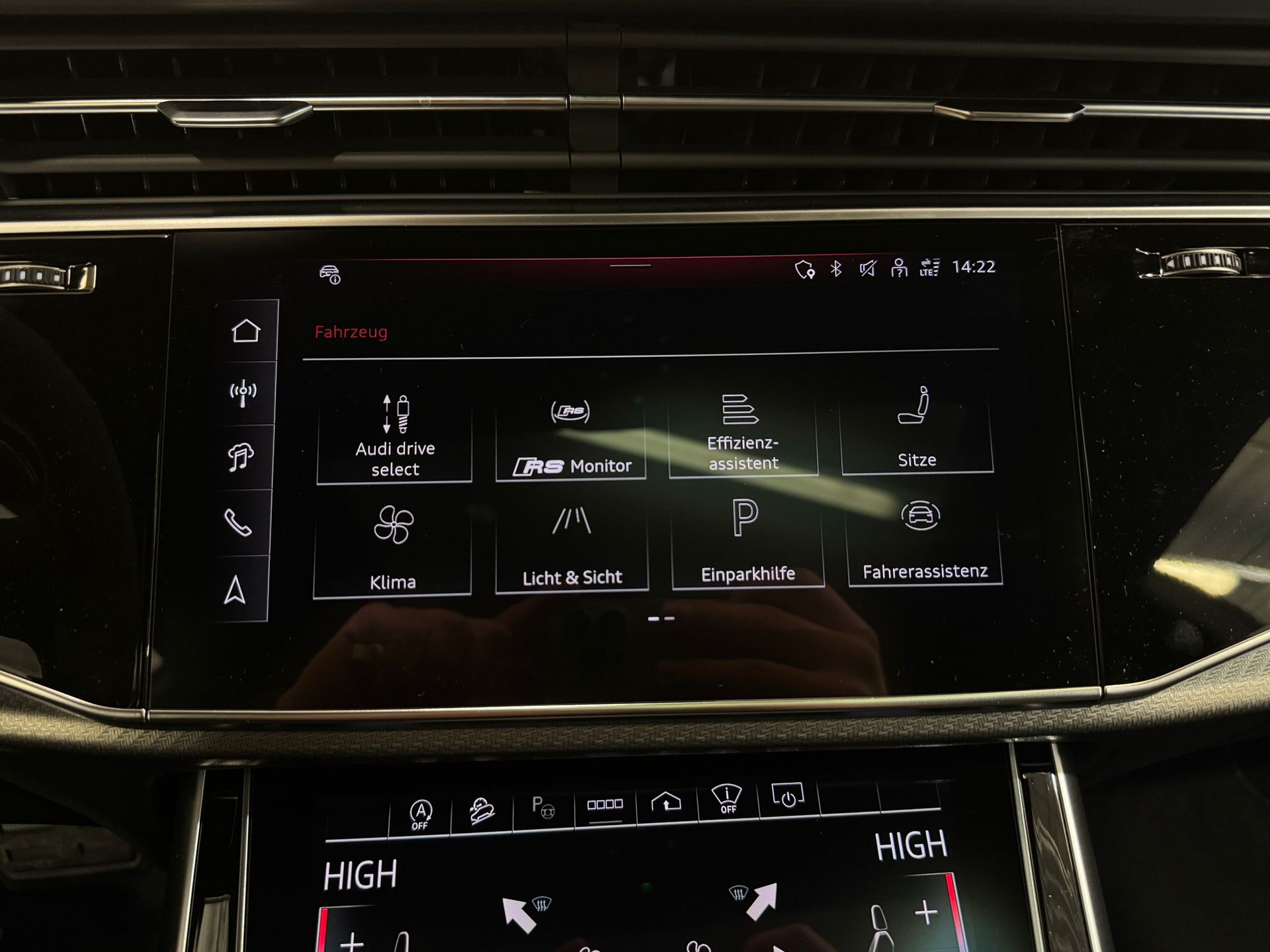 AUDI RSQ8 performance quattro *5 Jahre / 100'000km Werksgarantie & Gratis Service Paket*-image-23